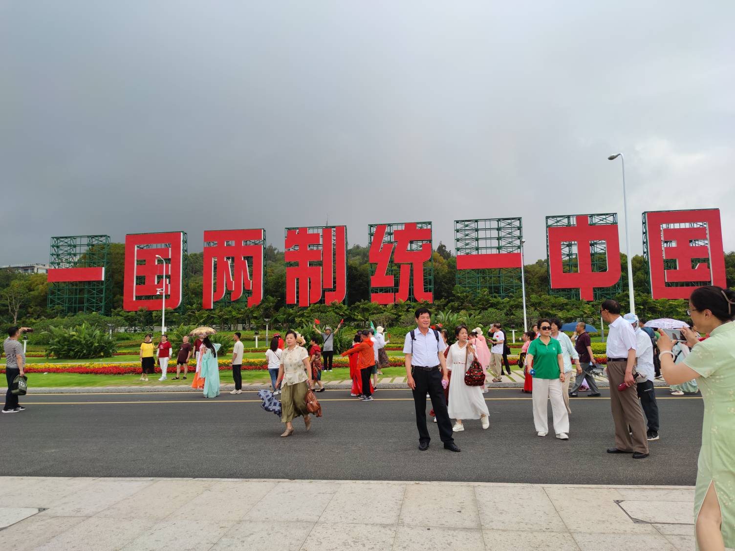 凭意念买老哥们，命里有时终须有，命里无时莫强求...

3 / 作者:腻拔 / 