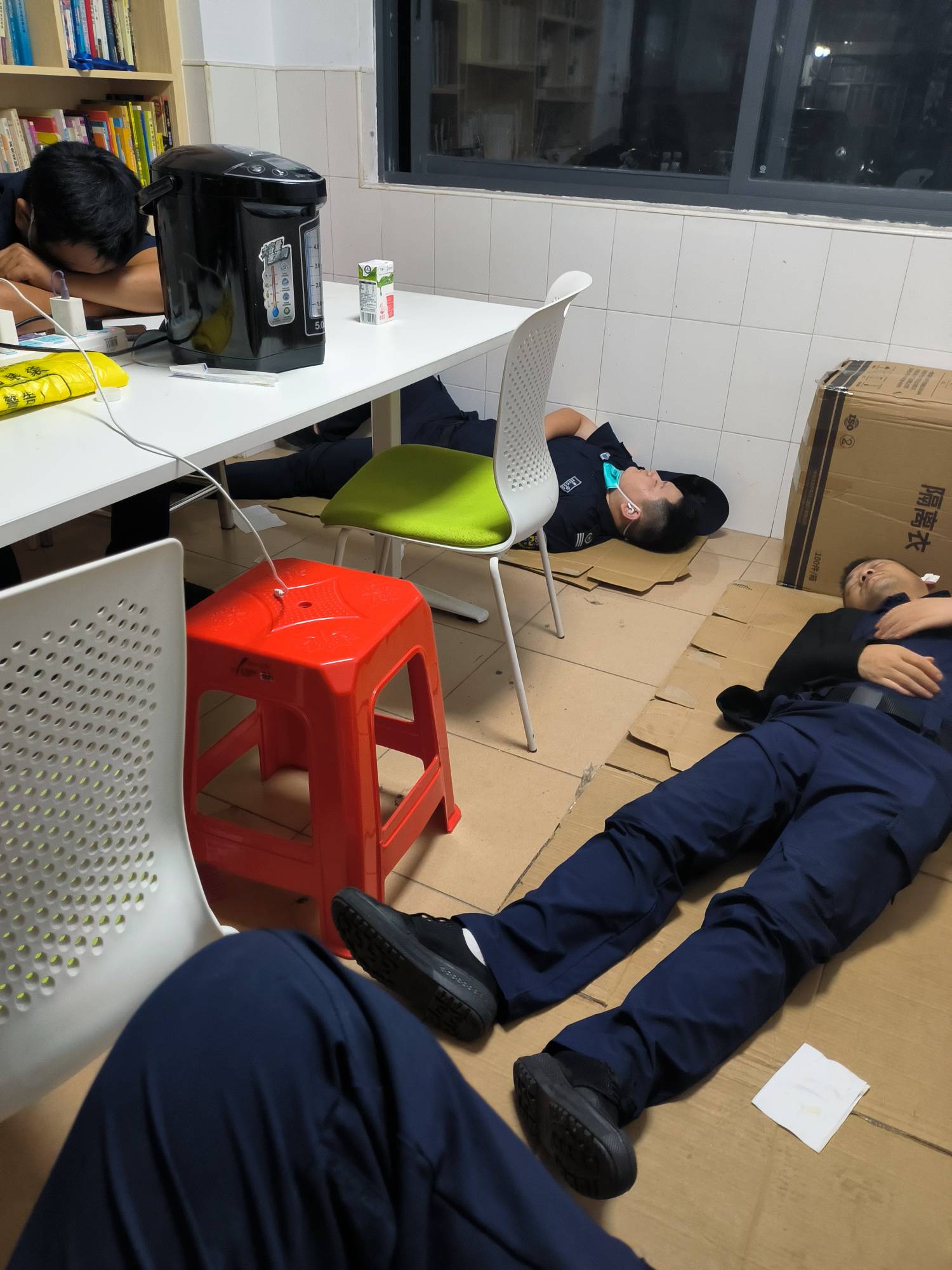 幸幸苦苦干两天活，你们点点手指就到手了，呜呜呜，被资本做局了

22 / 作者:卡农大懒叫 / 