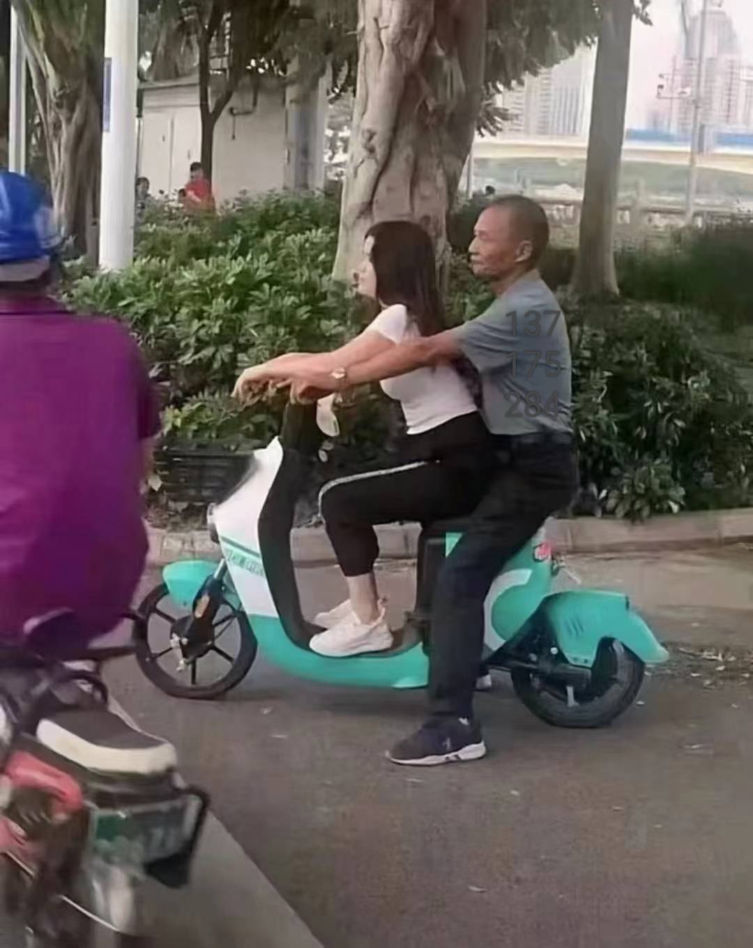 明天要去市场买腐竹了，20块钱一斤，有老哥来吃腐竹吗？看↓

41 / 作者:冷尾 / 