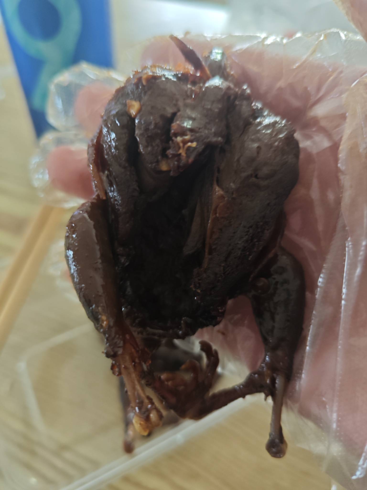 点了这么久外卖，今天终于在强哥外卖扳回一局，这是10毛买的烧鸡。待会儿一定好评。还78 / 作者:我是大兄弟 / 