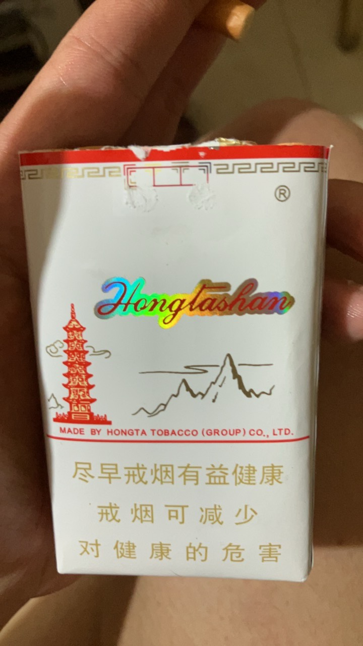 村口小店老板真牛串了50条白塔
我经常买他那的烟 
今天去17块买了2包


17 / 作者:小熊科技 / 