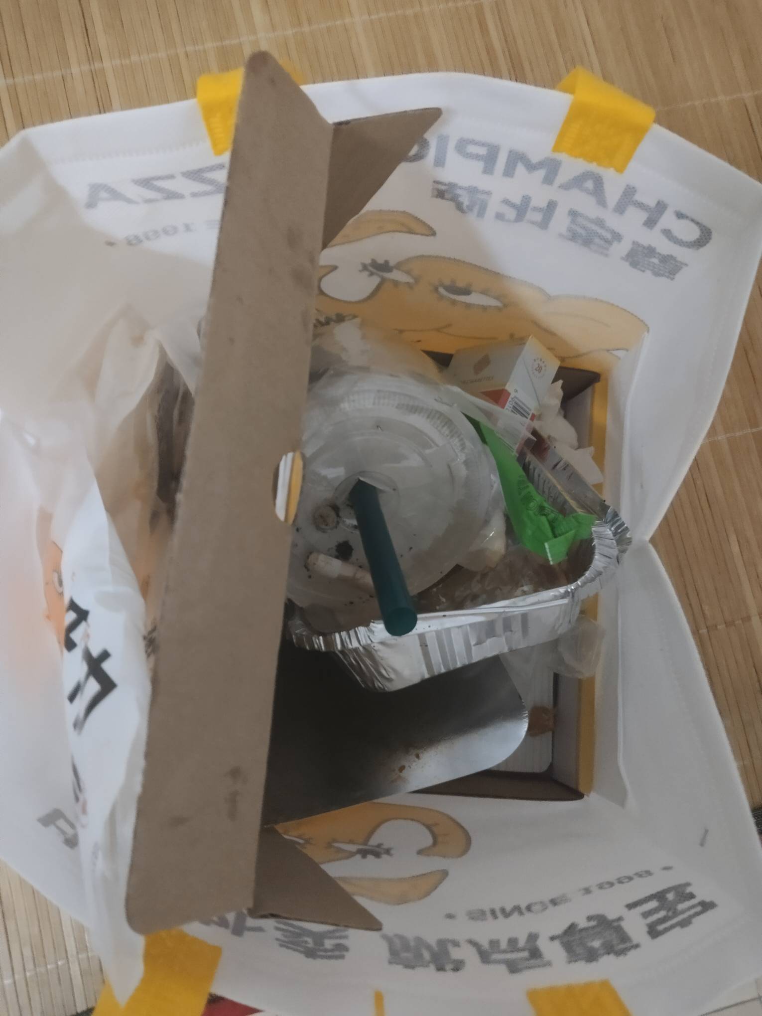 老哥们，刚刚出去开宝箱了。运气不错，第一个桶就爆了3快披萨


67 / 作者:卡侬大喇叭 / 