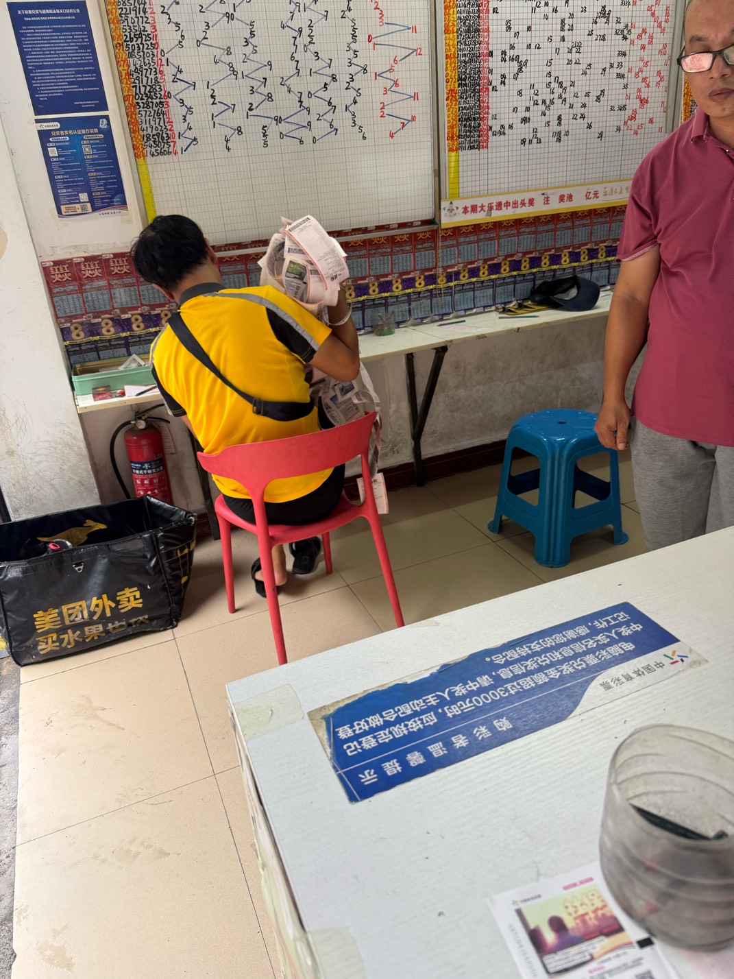 哈哈哈这老哥，今天不送外卖了送主任


44 / 作者:urgd / 