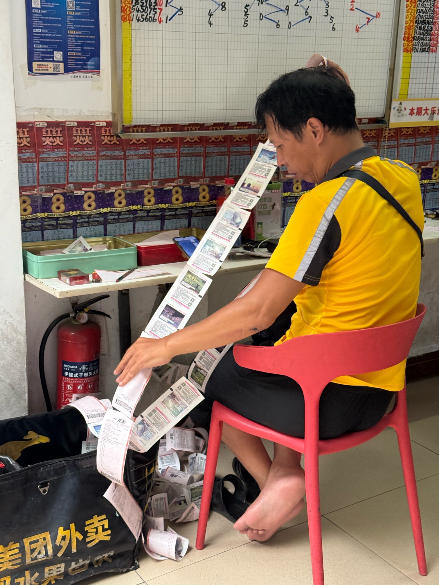 哈哈哈这老哥，今天不送外卖了送主任


39 / 作者:urgd / 