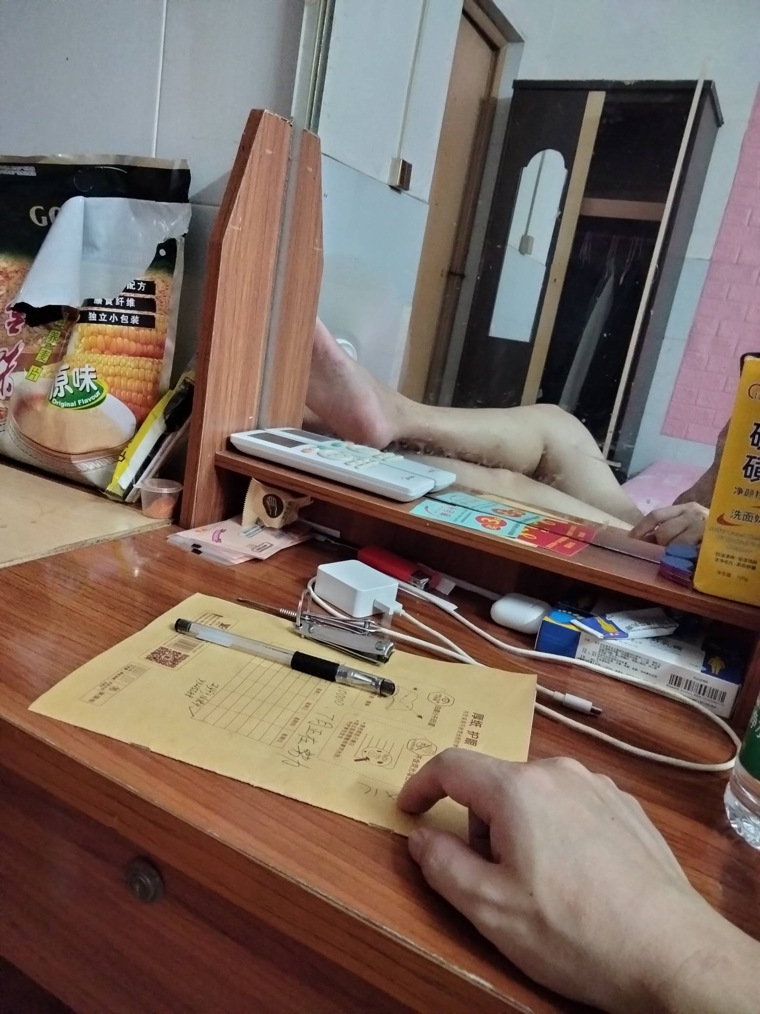 还有2天房租就到期，不打算续租了，打算还是回原来的厂，苦是苦了点，现在27一个小时91 / 作者:我要发财. / 