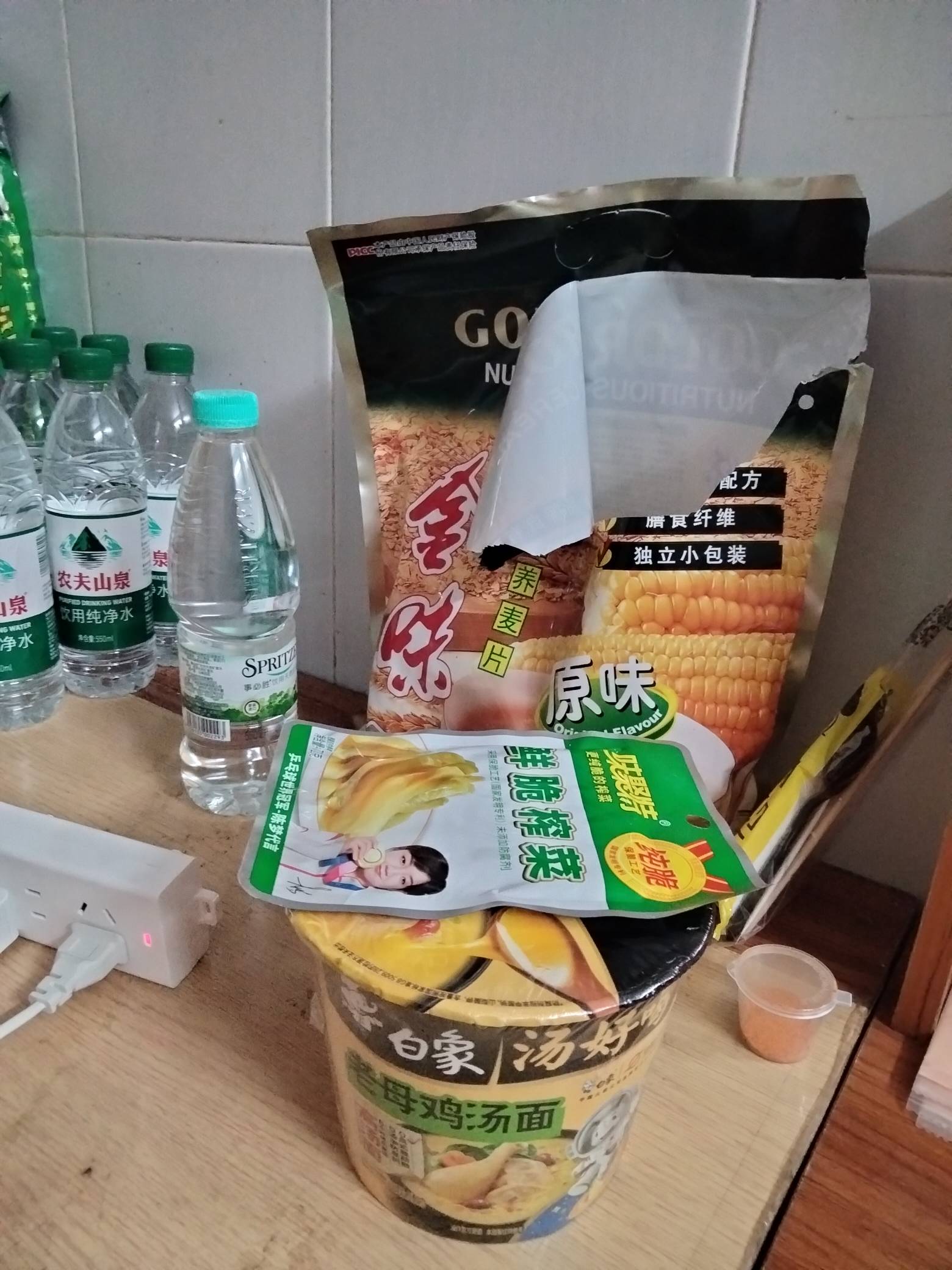 还有2天房租就到期，不打算续租了，打算还是回原来的厂，苦是苦了点，现在27一个小时59 / 作者:我要发财. / 
