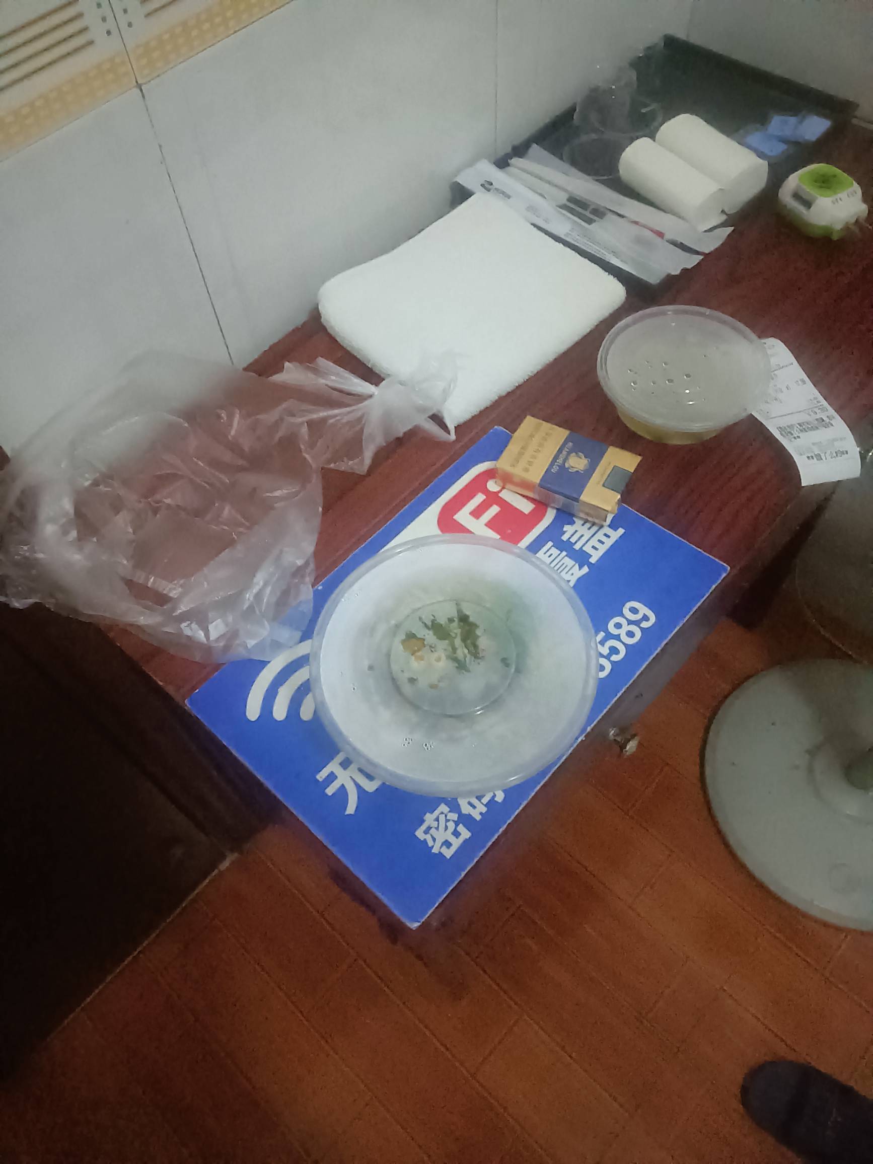 点了外卖 没放筷子 打电话过去是一个小孩哥接的  应该忘记放了吧

43 / 作者:独立日 / 
