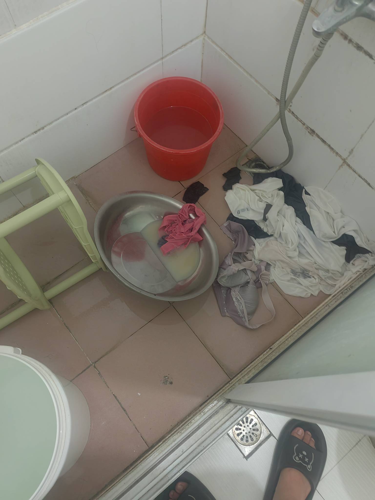老哥们把合租室友泡的衣服打翻了怎么办

7 / 作者:赣b佬！ / 