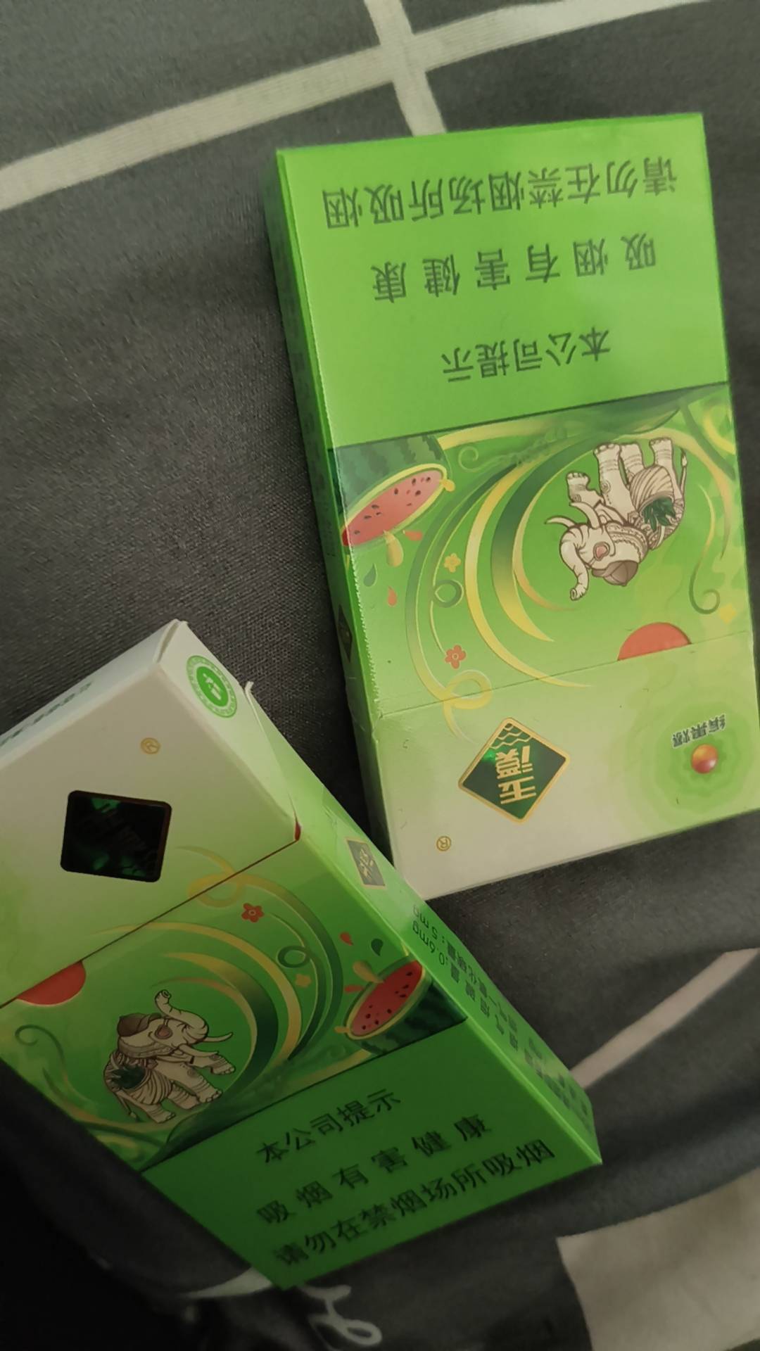 抽一根孤独的香烟

25 / 作者:卡农小六子 / 