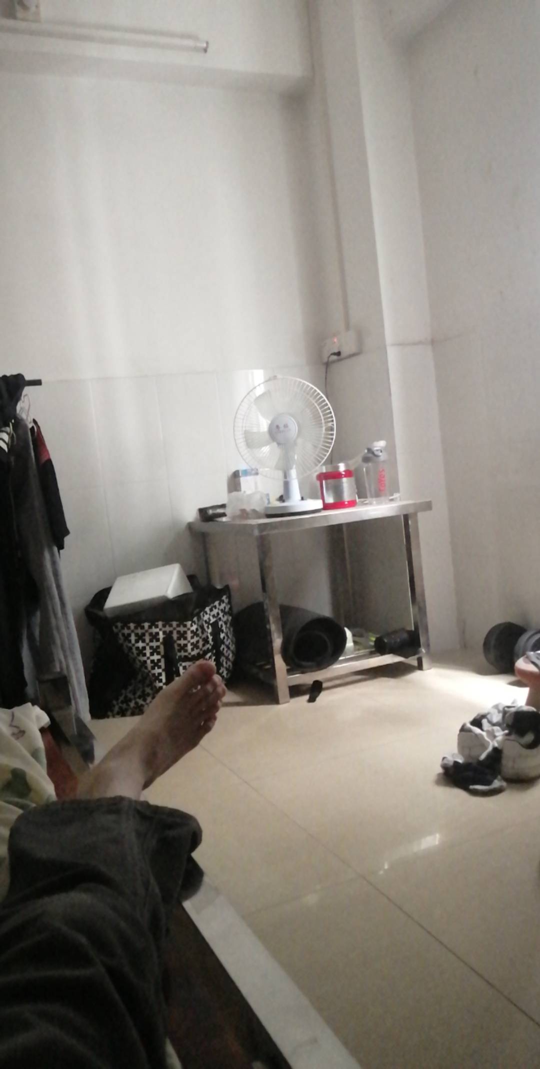 老哥们太难了身上一分钱都没有了，房租也交不起了压金600我要不要跑路算了

91 / 作者:入戏太深55 / 