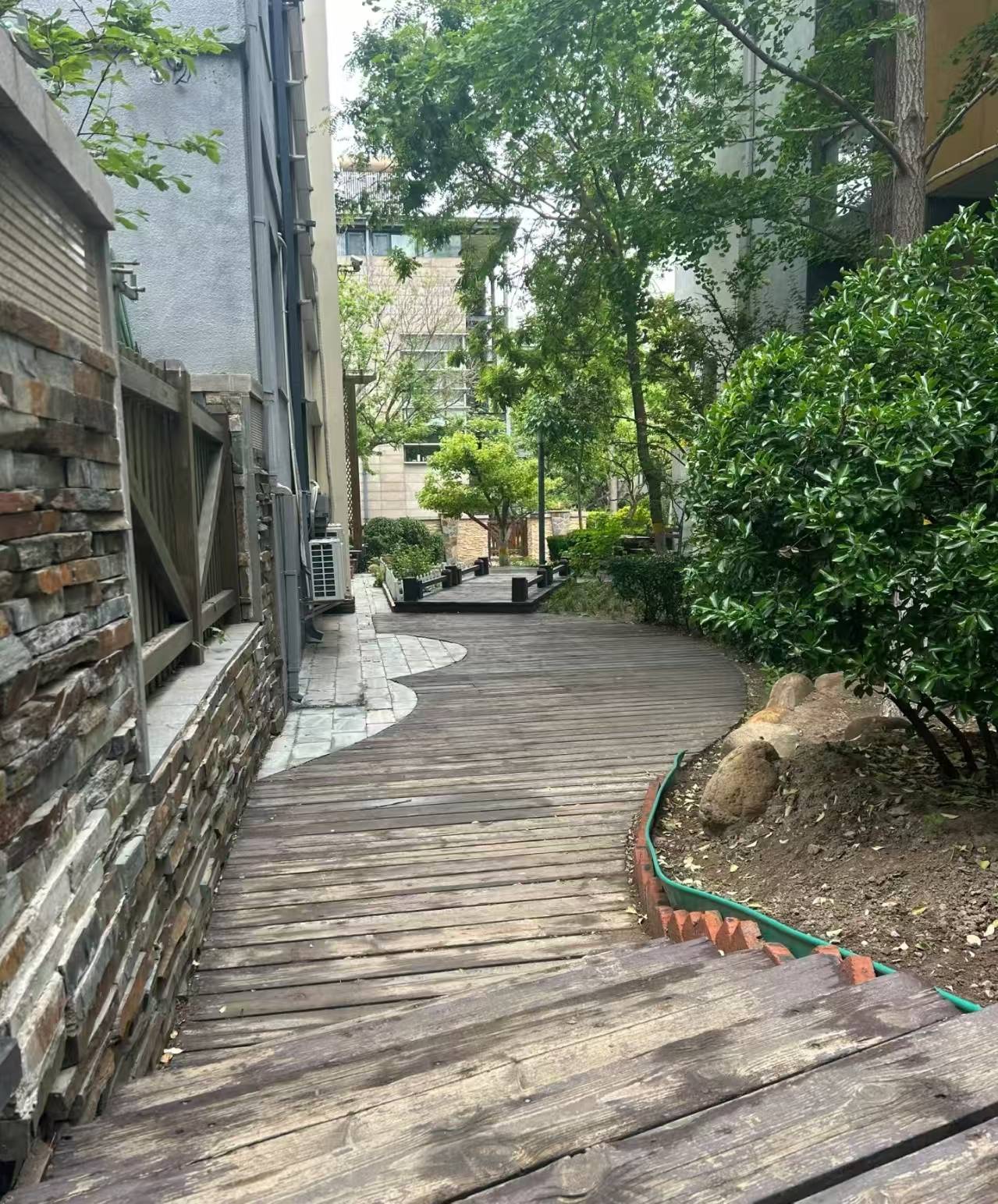 吃饭吃饭，挂壁七八年天天外卖彻底废了，30多岁没对象也没脸再找工作了

71 / 作者:破镜子扔了 / 