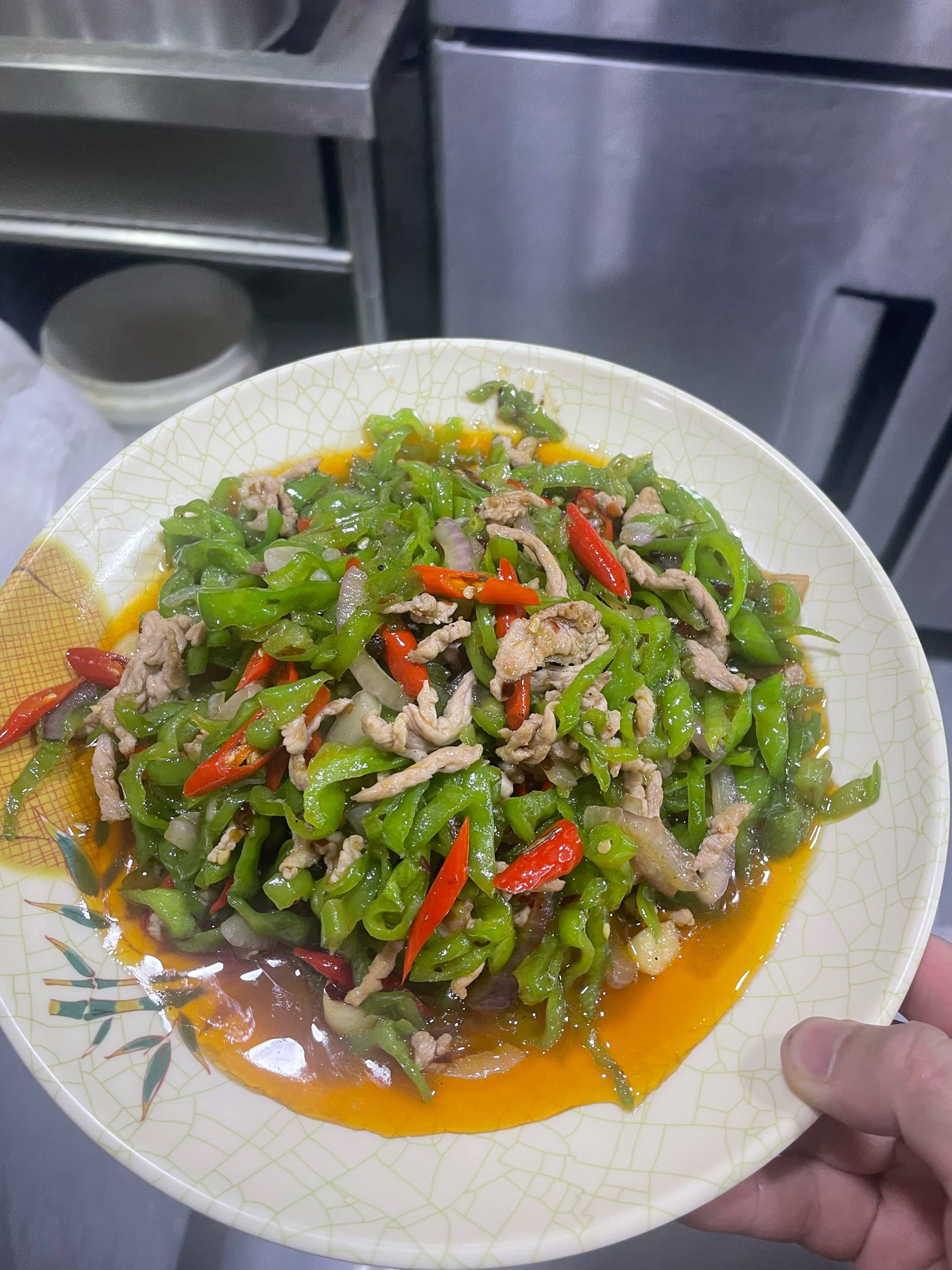 条件允许的情况下还是自己买菜炒起来吃吧，成本就几块钱干净又卫生，所有的外卖菜类基77 / 作者:半死不活的 / 