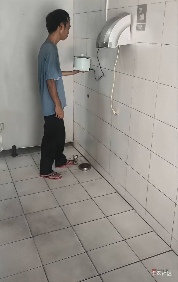 广州下半天雨，还是好热啊
刮风打雷下雨

1 / 作者:成都熊熊 / 