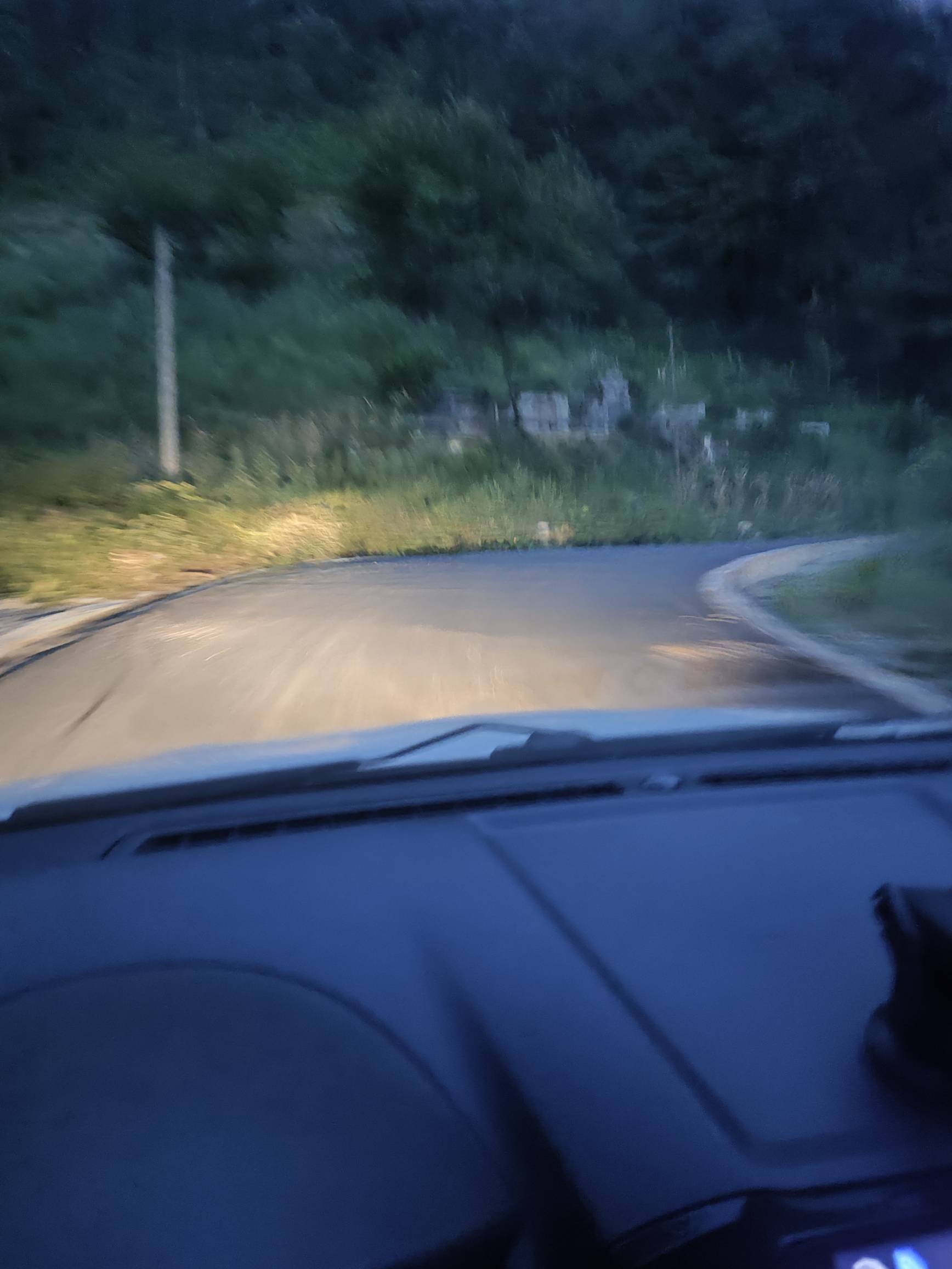 晚上开这种路心里毛毛的这还没完全天黑

20 / 作者:昂xo123 / 