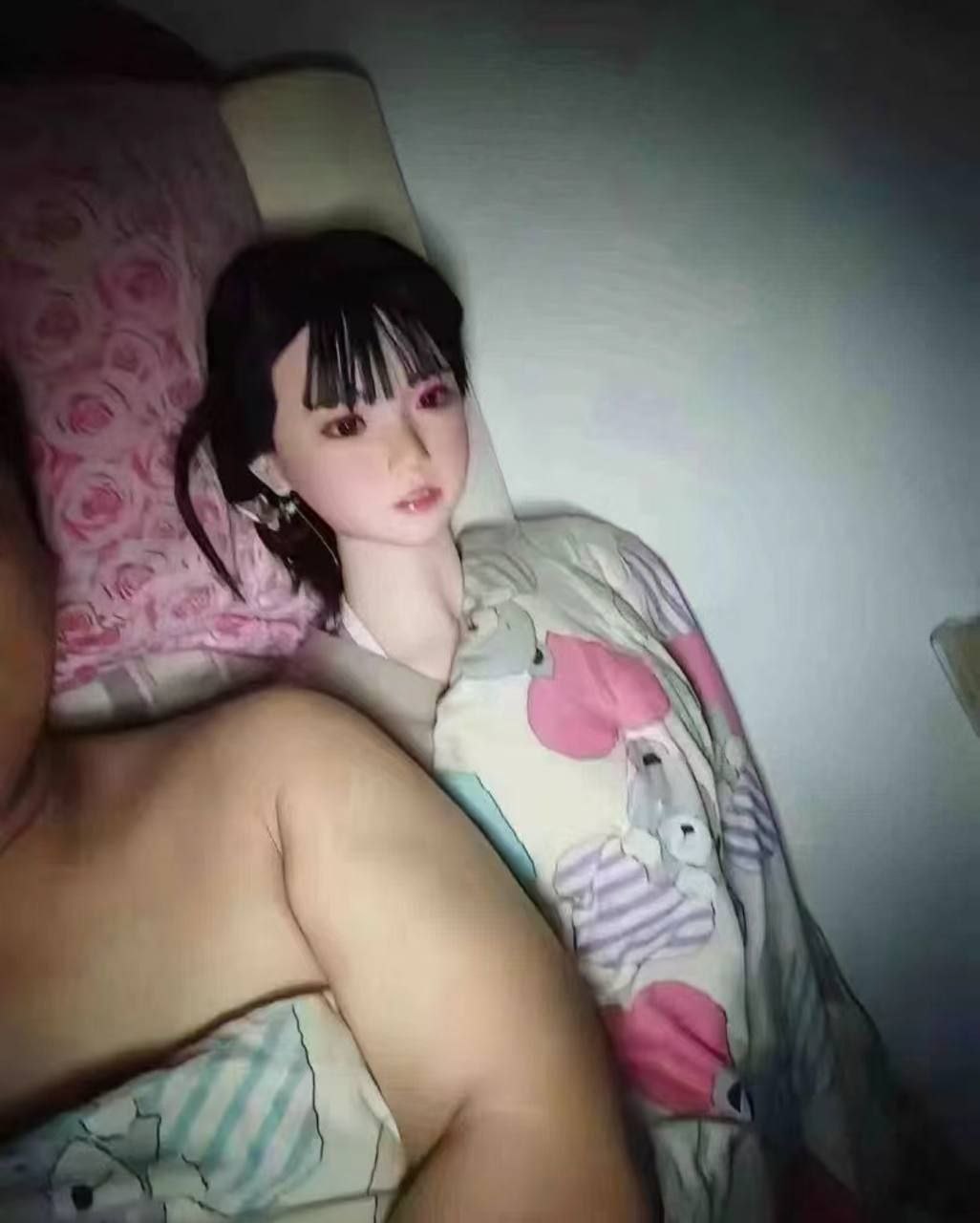 睡觉



38 / 作者:季伯长 / 