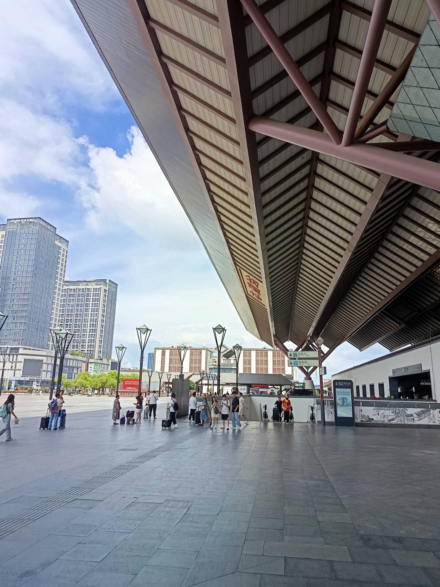 离开了这个挂壁了快10年的城市，以后来恐怕就是来旅游，不是来挂壁了

66 / 作者:小爪哇 / 
