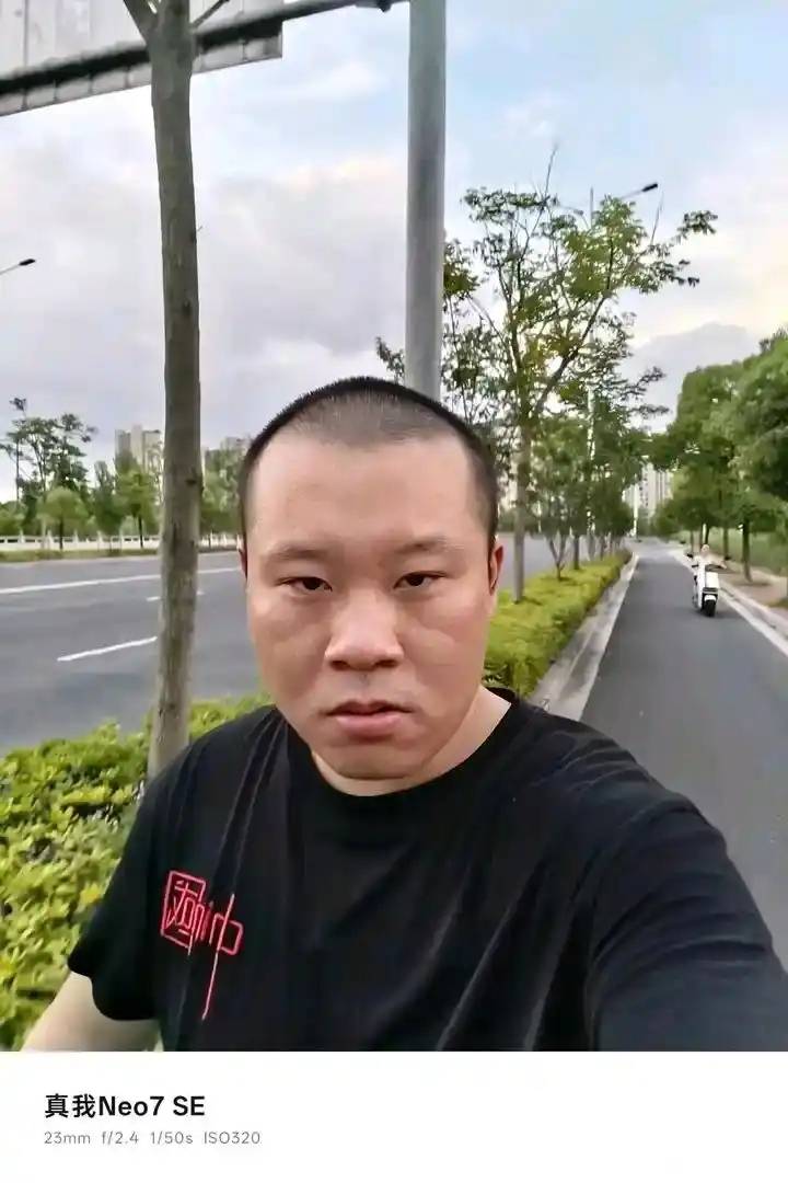 只要你肯吃苦 送外卖 送快递一个月1万多轻轻松松。 去广东随便进个厂一个月都有七八千39 / 作者:梦回大唐做王爷 / 