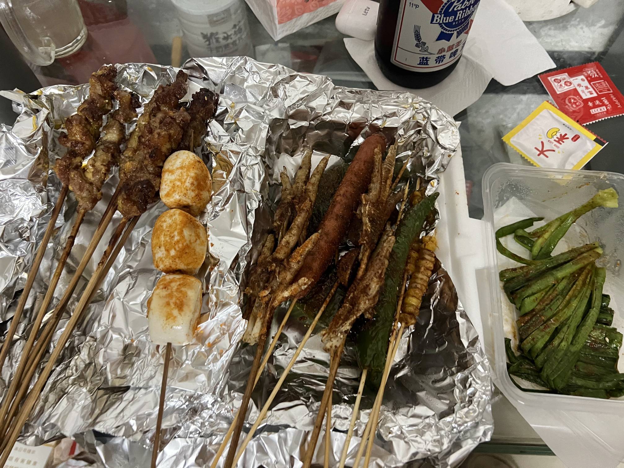 太难了老哥们，薅羊毛薅到现在对自己越来越抠了，十五块都算放纵餐了，广东太热了喝吧7 / 作者:作诗人 / 