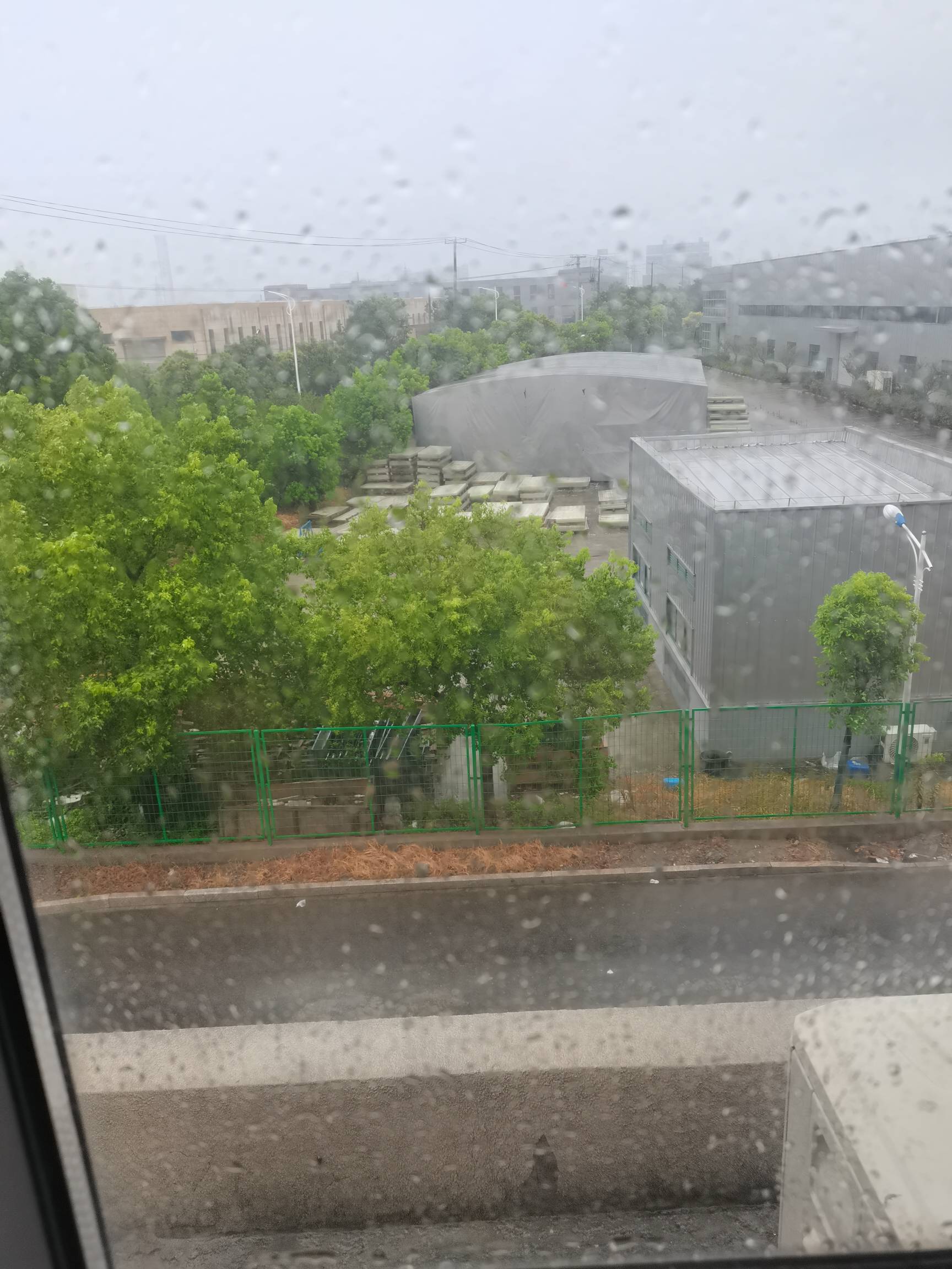 这台风来了雨真特么大

3 / 作者:老哥想上岸！！ / 
