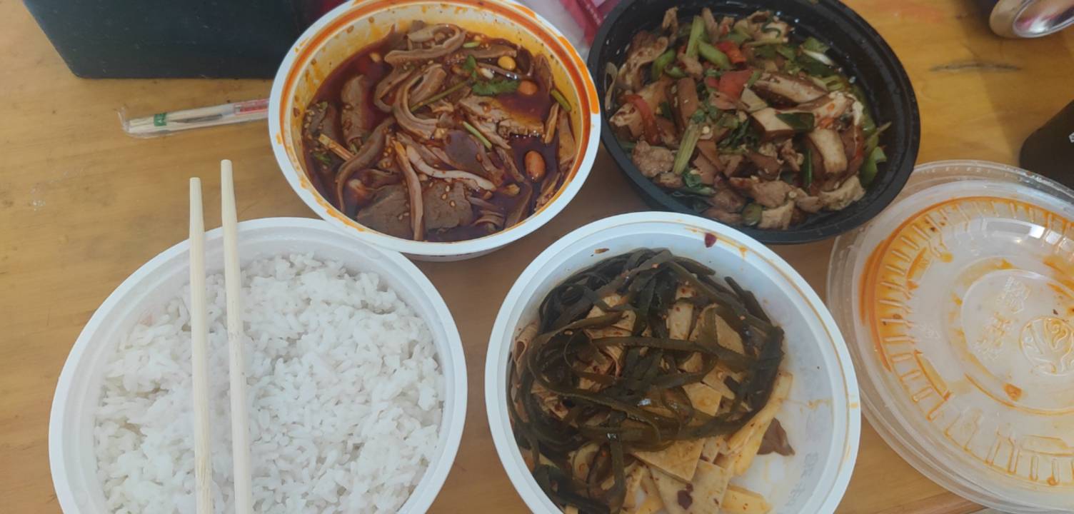 开饭了

97 / 作者:心态放青葱9 / 