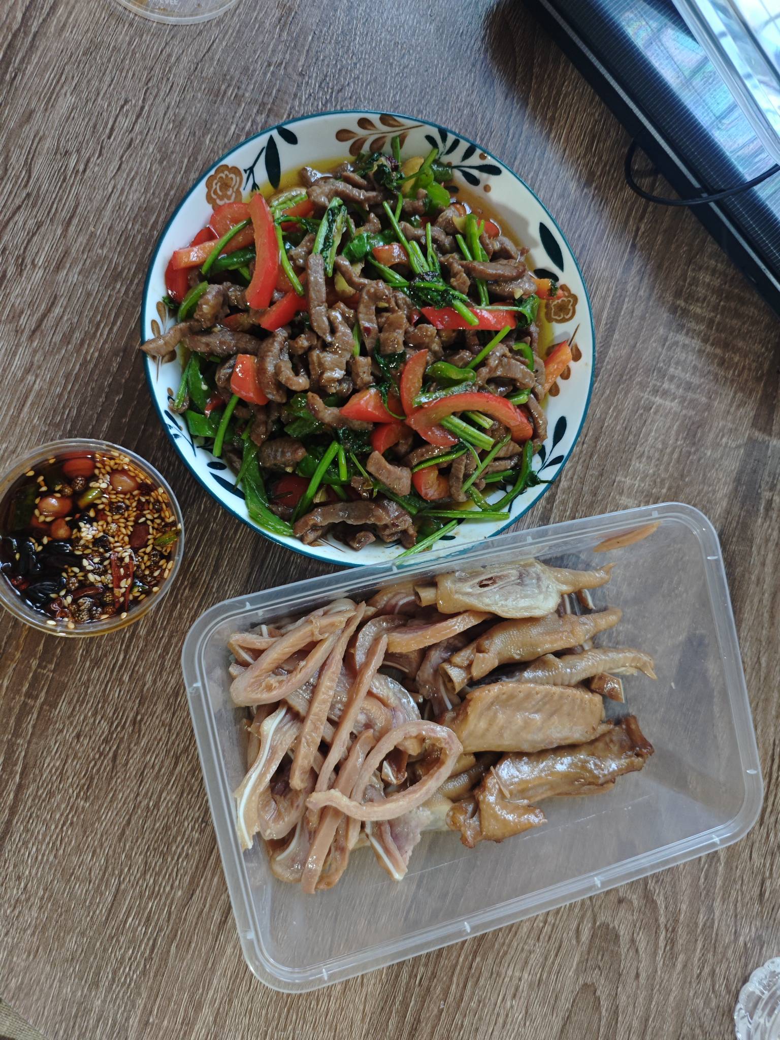 天气热老婆看我吃饭没胃口，搞了两个下酒菜


86 / 作者:曾经遗忘的角落 / 