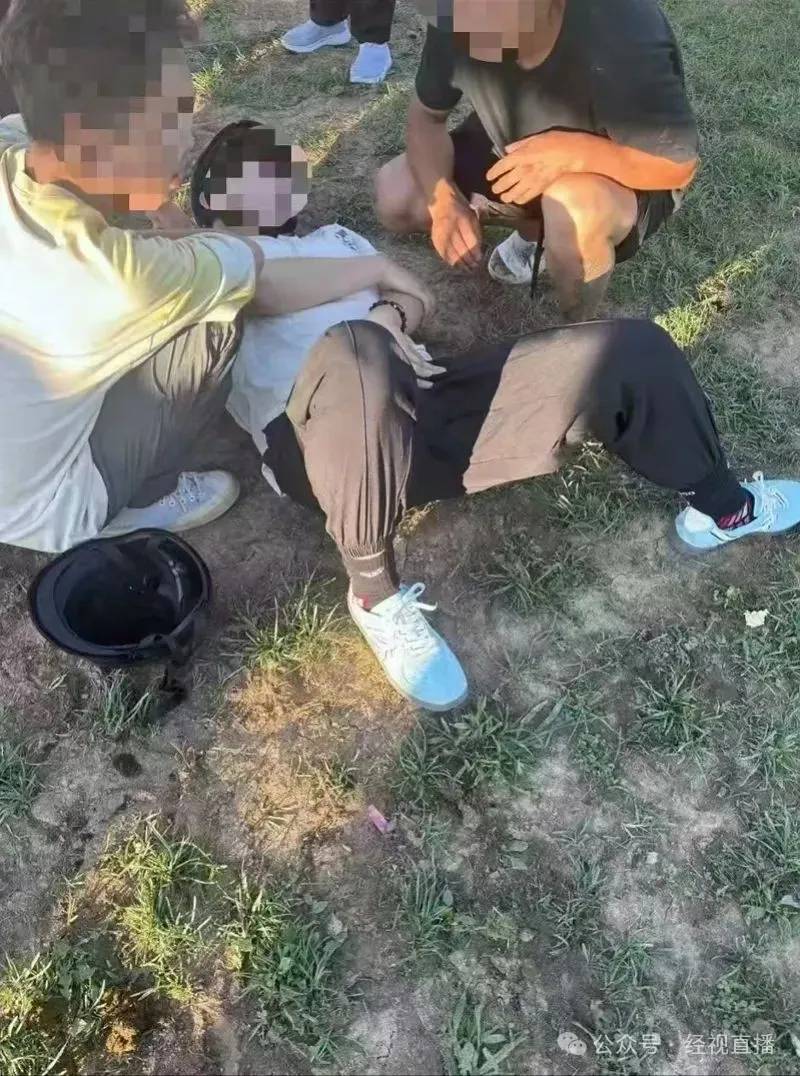 无意刷到个新闻，好笑又疼痛共享


77 / 作者:小小鸟o / 