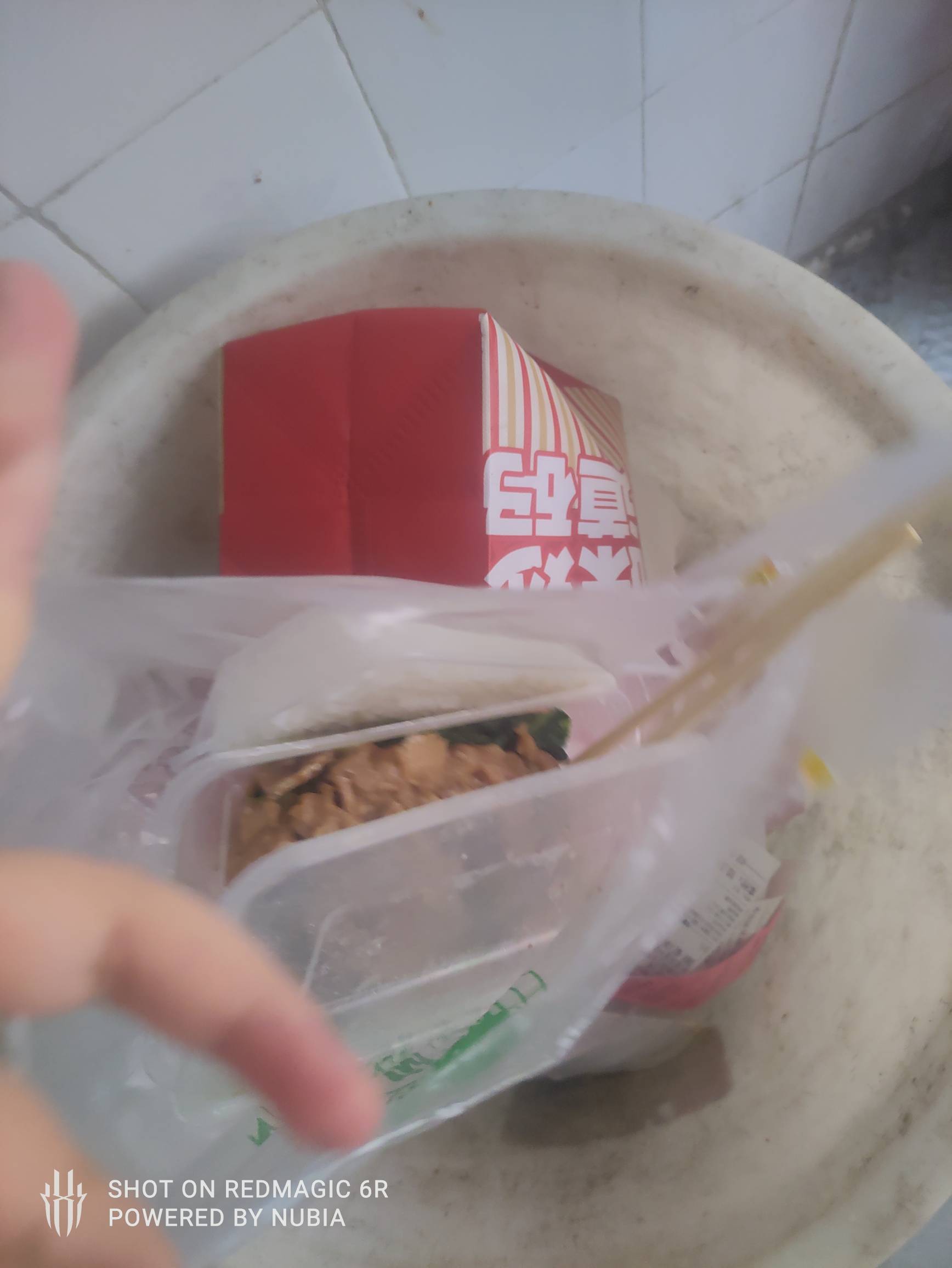 老板说这两是一个菜



22 / 作者:大力水手皮卡丘 / 