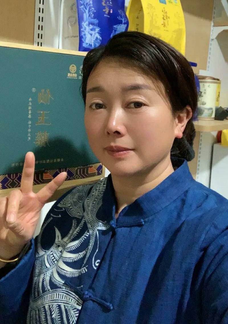 有没也喜欢老姐姐的，她们多数都是店主



52 / 作者:青草地 / 