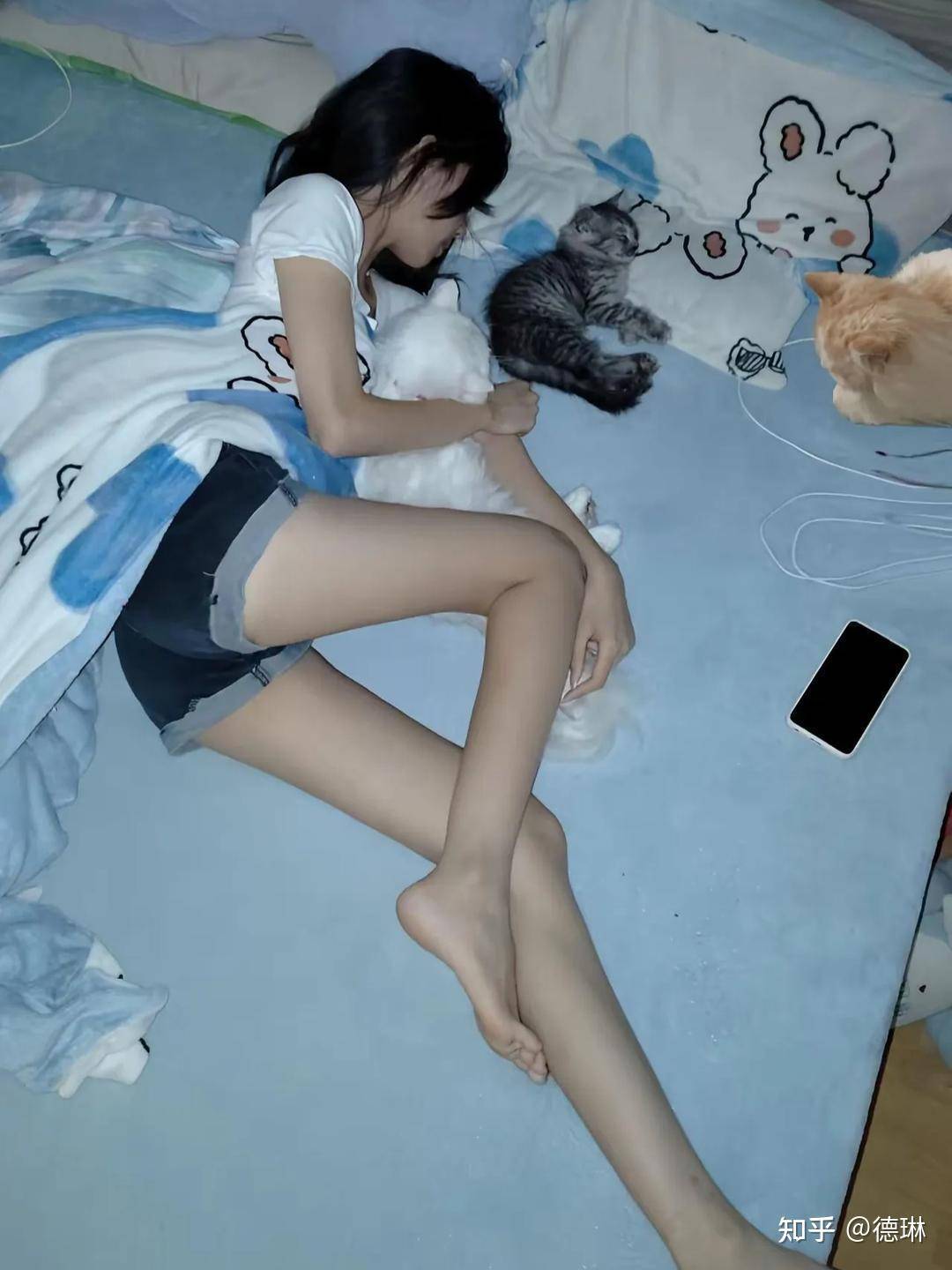 六月份在号易办了三张卡，一张返佣到了，还有两张还在冻结中，锅里都没米了

43 / 作者:友爱小羊 / 