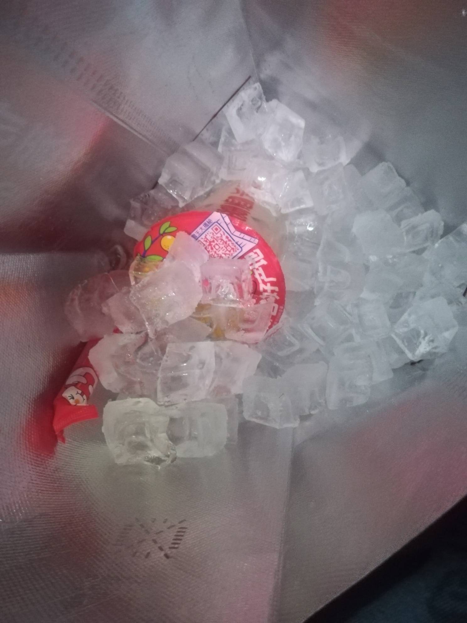 蜜雪到底是卖奶茶的还是卖冰的，给我送一袋子冰过来


13 / 作者:出水芙蓉水多多 / 