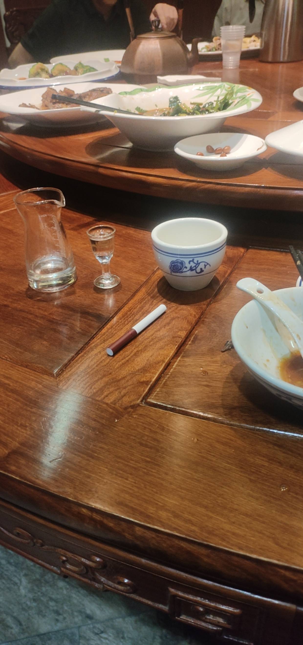 吃喝一顿

19 / 作者:光芒64 / 