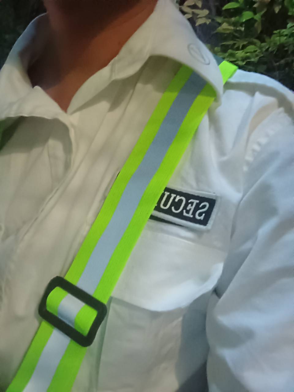 180一天的保安穿这样的。

5 / 作者:卡你妹_ / 