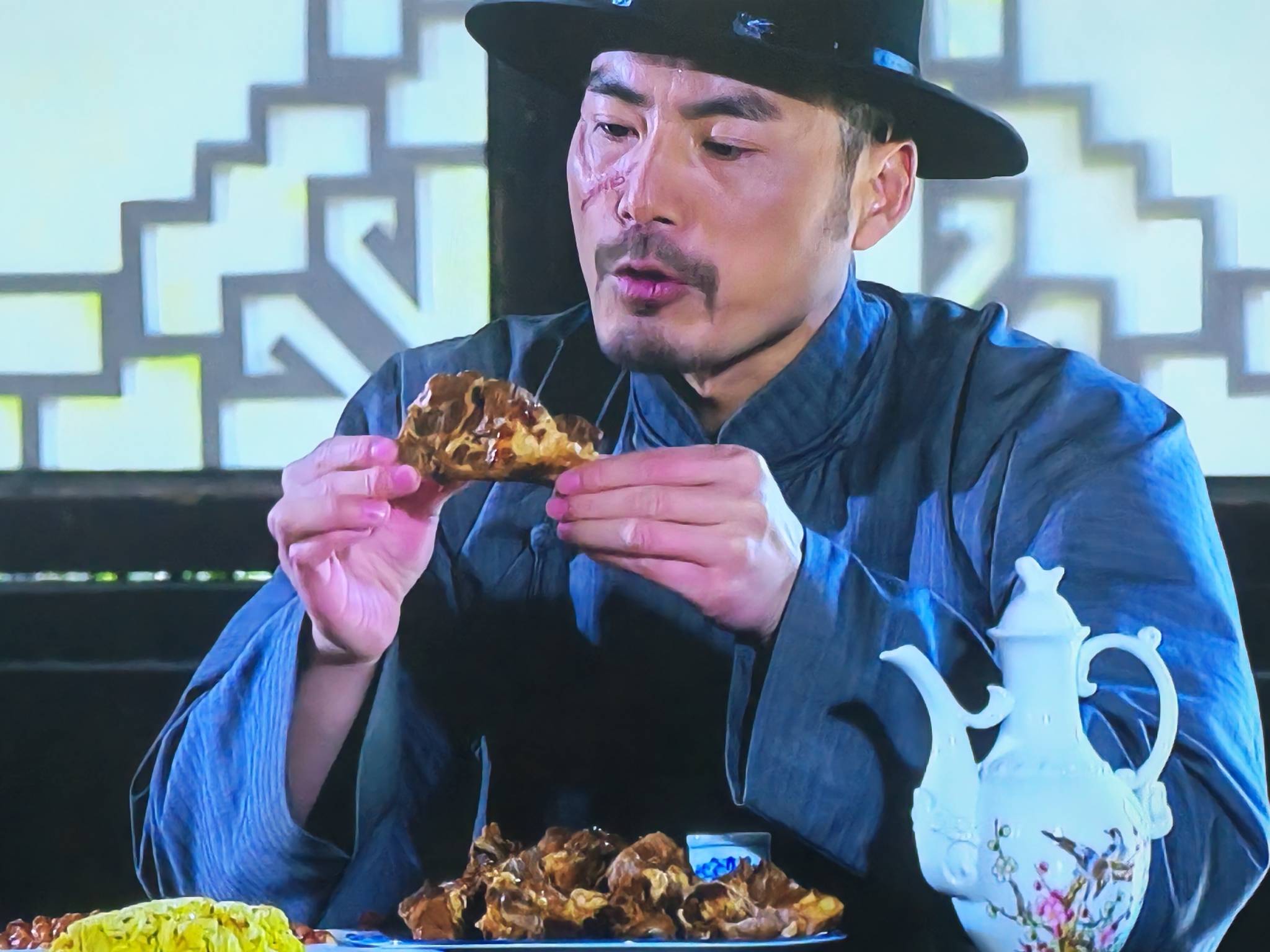 塔斯汀和华莱士不是一个级别，你只要吃过塔斯汀吃华莱士会想吐，不要吃华莱士了哦
虽68 / 作者:封神之战哇 / 