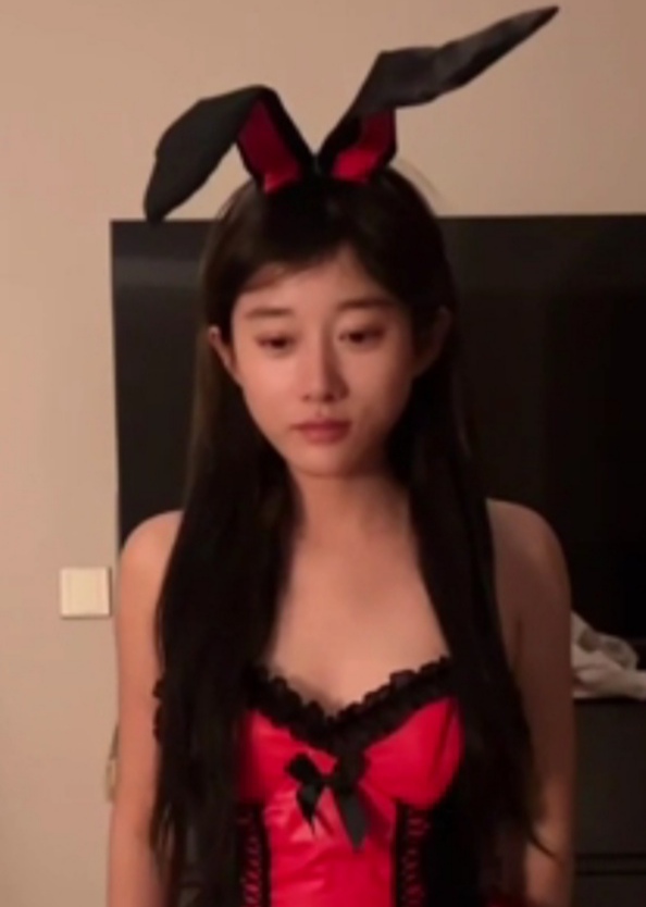 挂壁仔们，这个点不睡的都是资深挂壁仔，给你们颁发资深挂壁仔荣誉证书！

47 / 作者:周婕纶 / 