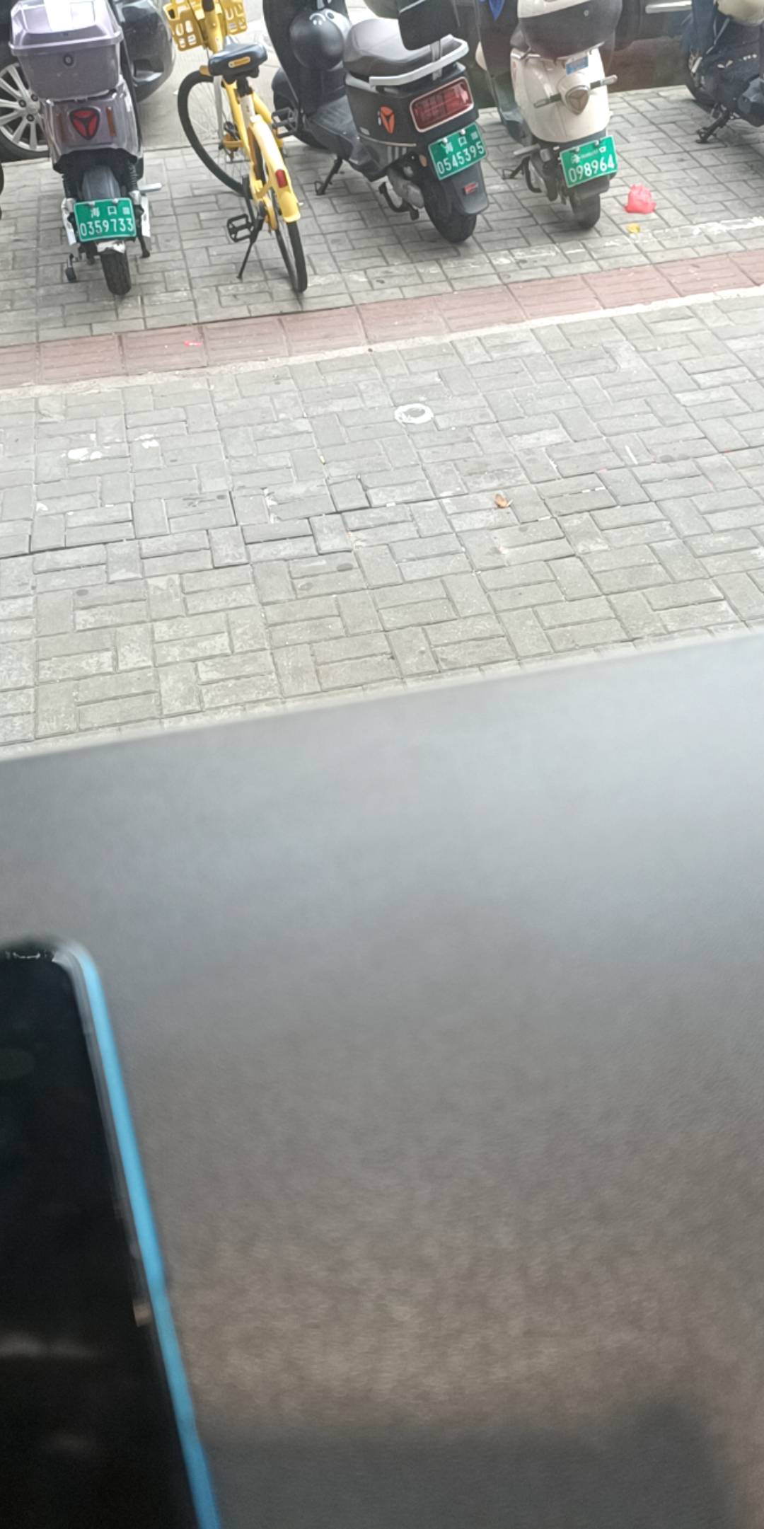 睡了一天公园，终于有空调吹了

77 / 作者:想他的时候给我 / 