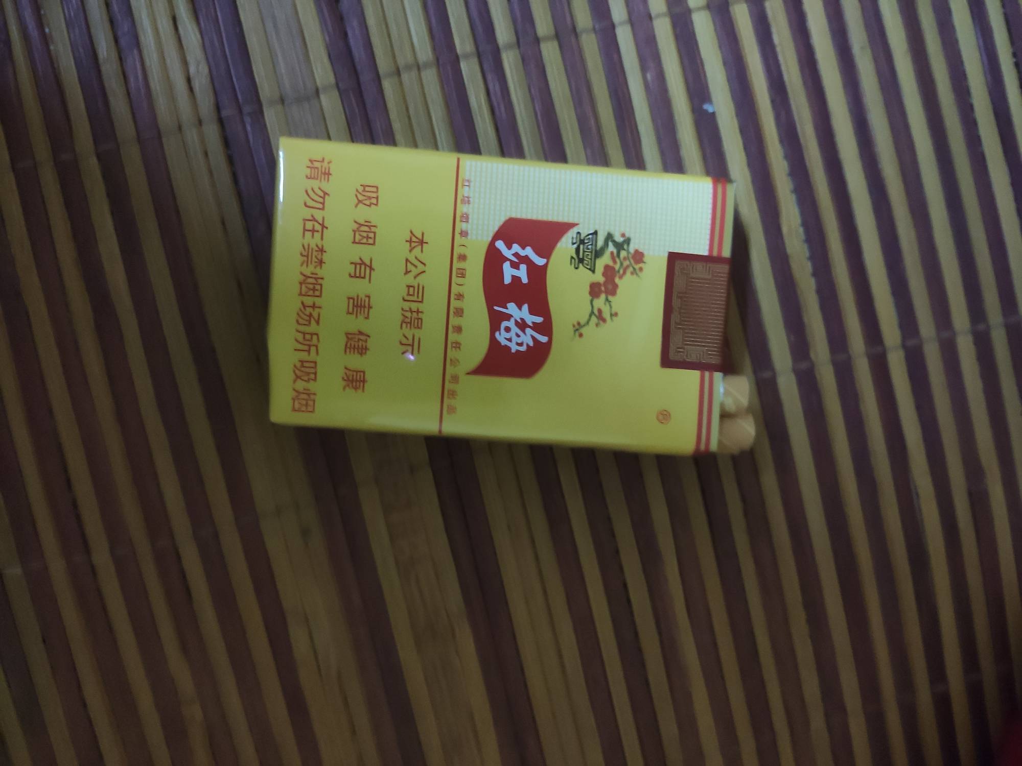 这挂壁烟去年还是8块，今年就10了

17 / 作者:孤影。 / 