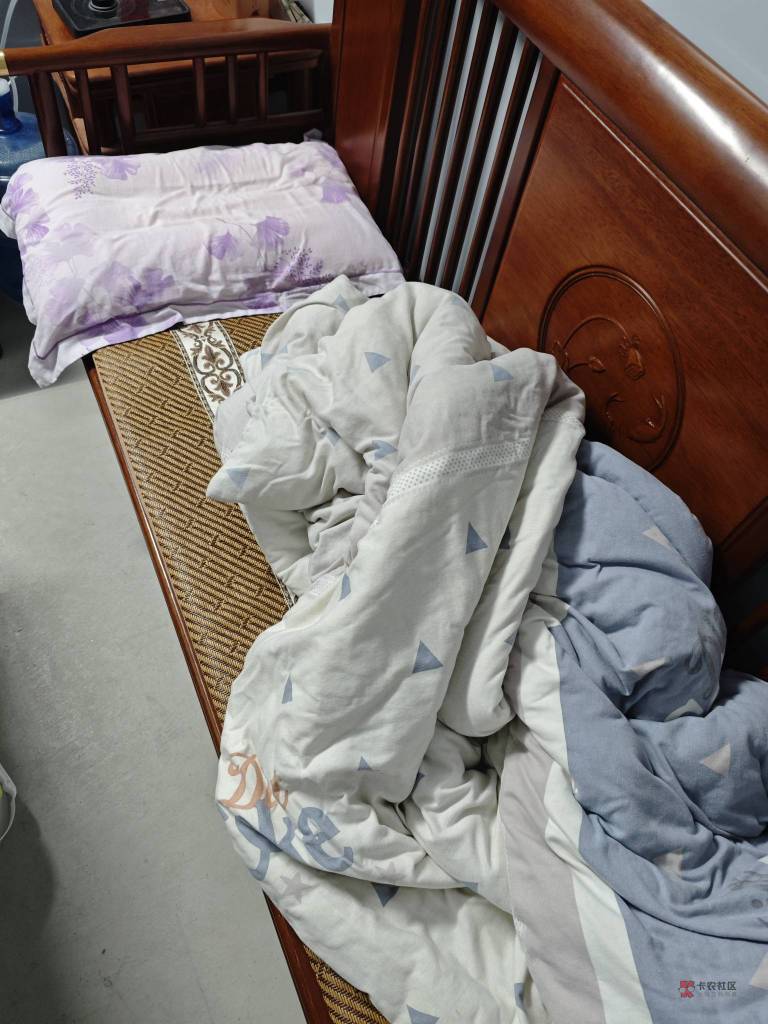 一个餐盒几分钱，收你2元打包费
另外买饭，还要多收1元打包费

79 / 作者:成都熊熊 / 