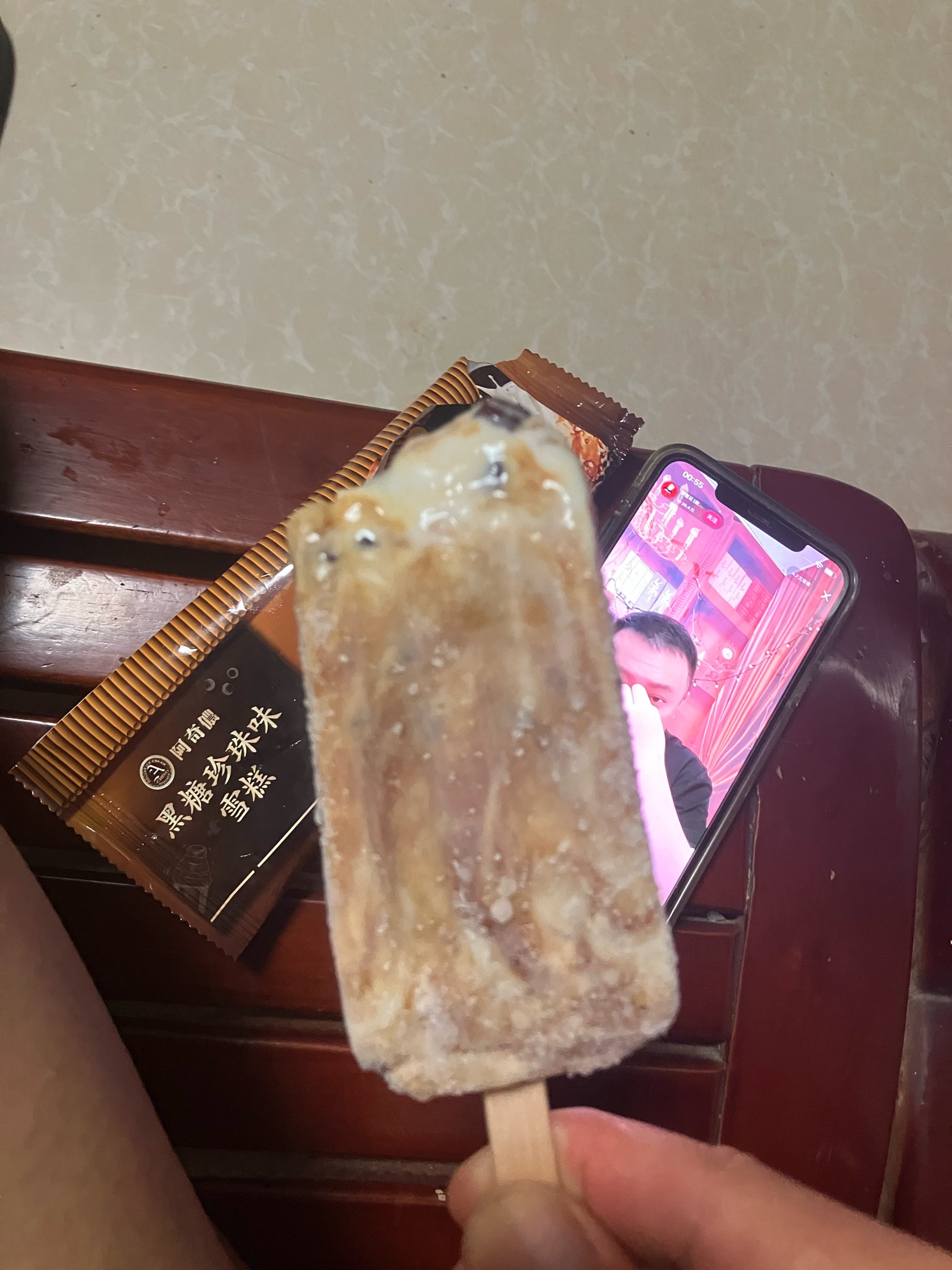 9块一根比梦龙都香

64 / 作者:小熊科技 / 