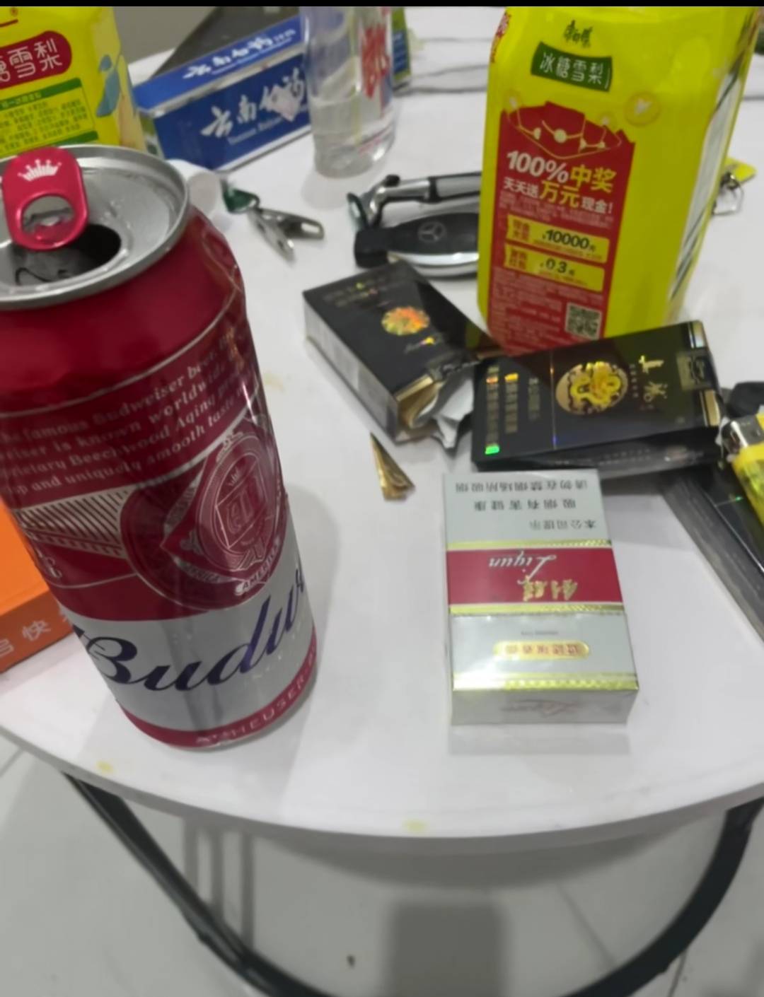 一晚上没有睡觉了，烦的睡不着，还有五十块，买包烟，买几瓶酒喝点，还是选择逃避吧，79 / 作者:卡农派大星 / 