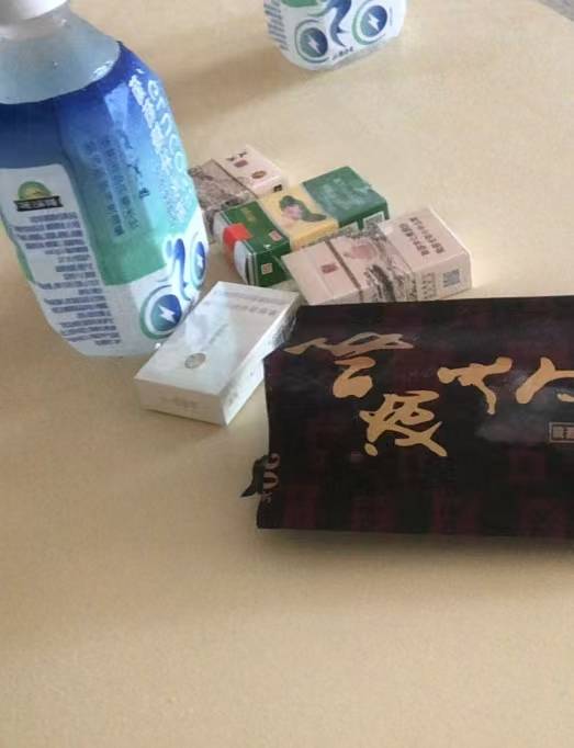 那些说借几北的也拿来d，不是的，是拿来用的，我开销也大，一天一北左右，一天两包，6 / 作者:卡农派大星 / 
