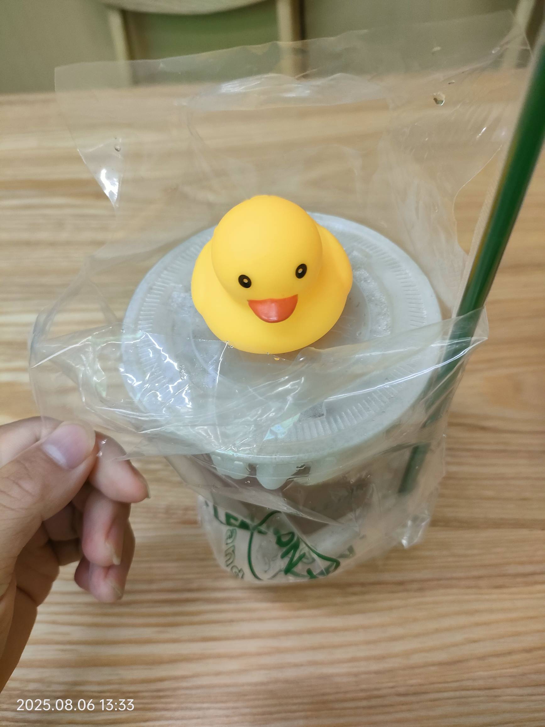 老哥们，点柠檬茶外卖，给我送个鸭子是什么意思？

15 / 作者:雅俗共赏2021 / 