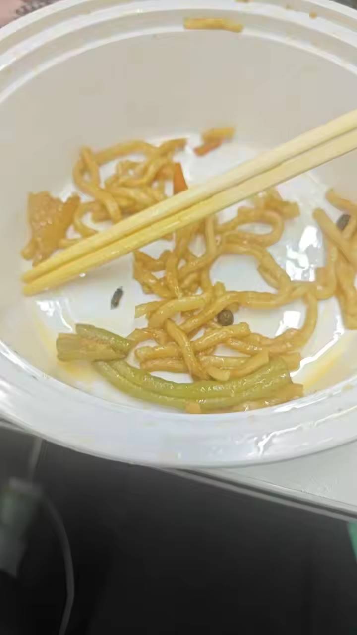 感慨一下这两天发生的破事，昨天实在不知道吃啥，在淘宝闪购买了碗焖面，原价二十多，88 / 作者:桃花坞杰出竹叶 / 