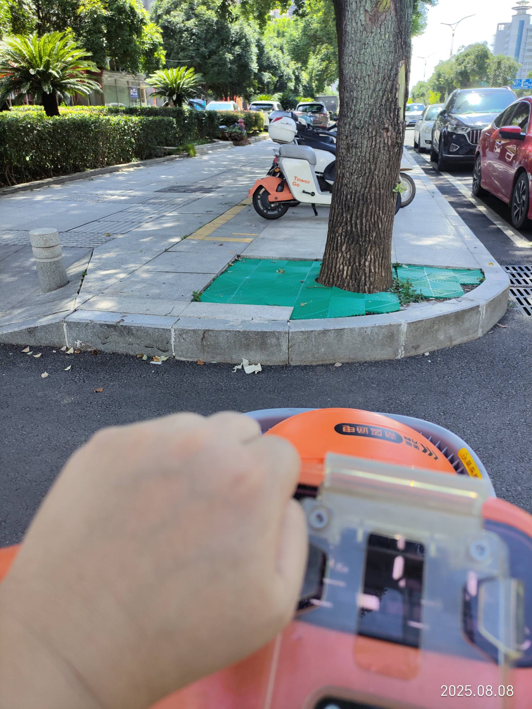 老哥们，跑外卖单价高地方还好，小城市单价低，狗团时间卡得还紧，这么热的天，一单就43 / 作者:小风追云 / 
