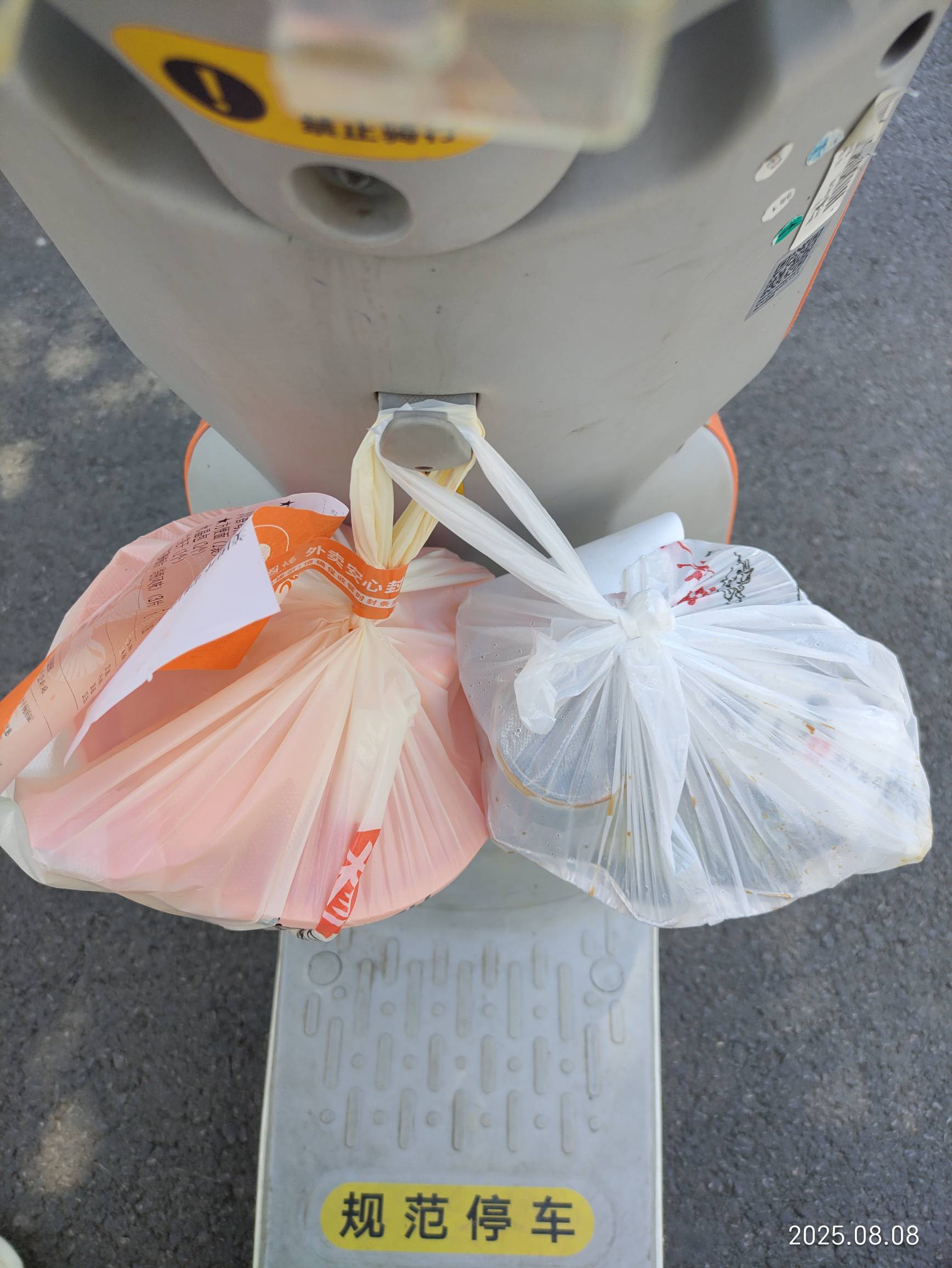 老哥们，跑外卖单价高地方还好，小城市单价低，狗团时间卡得还紧，这么热的天，一单就54 / 作者:小风追云 / 