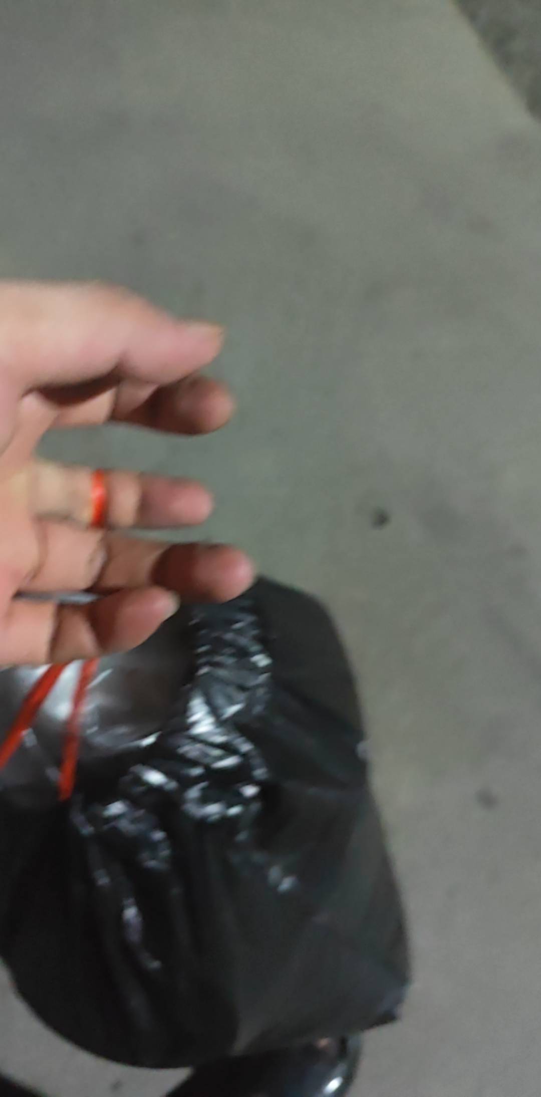 又是半夜偷偷出来丢lj。。美汁汁的挂壁生活

82 / 作者:走心亿点点 / 