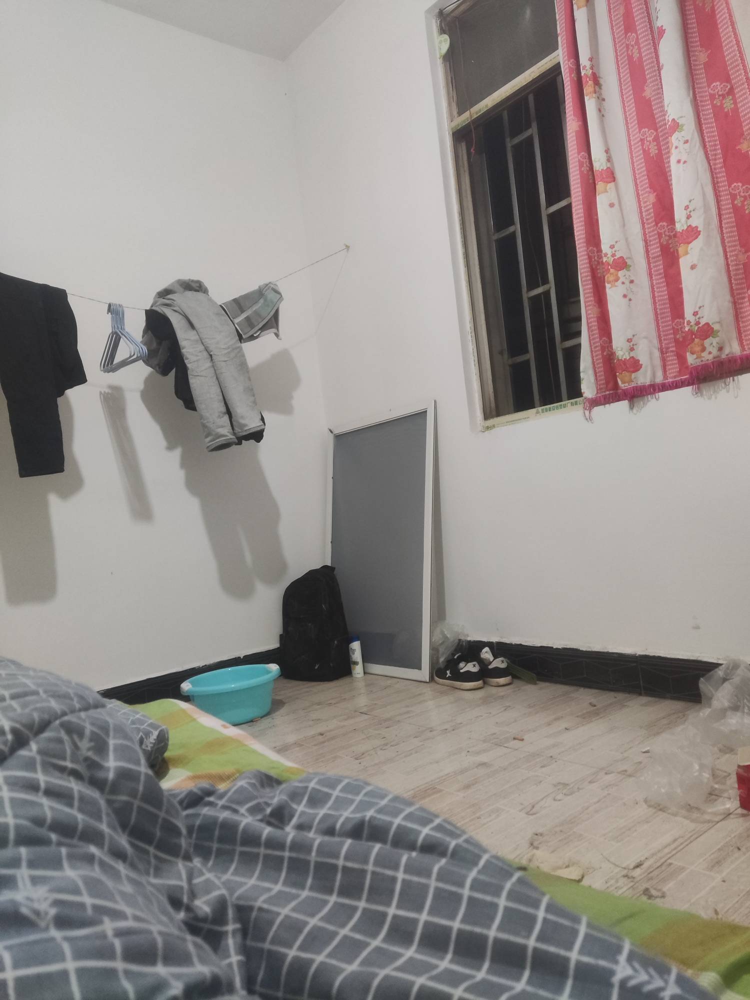 挂壁房蚊子太多只能开灯睡关窗户又太热

53 / 作者:练习两年半. / 