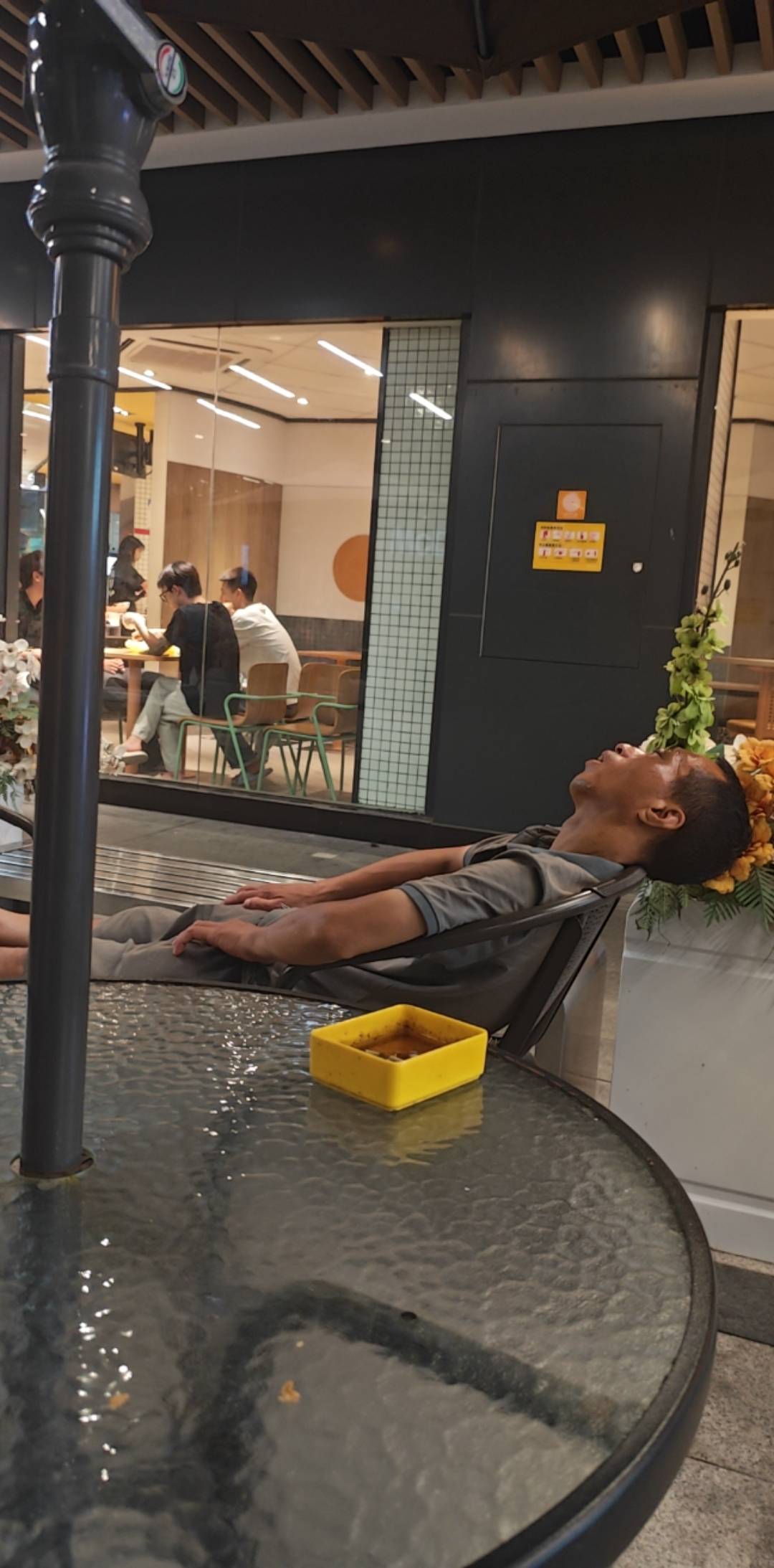 老哥这么早睡，肯定想12点起来发网鱼

6 / 作者:走心亿点点 / 