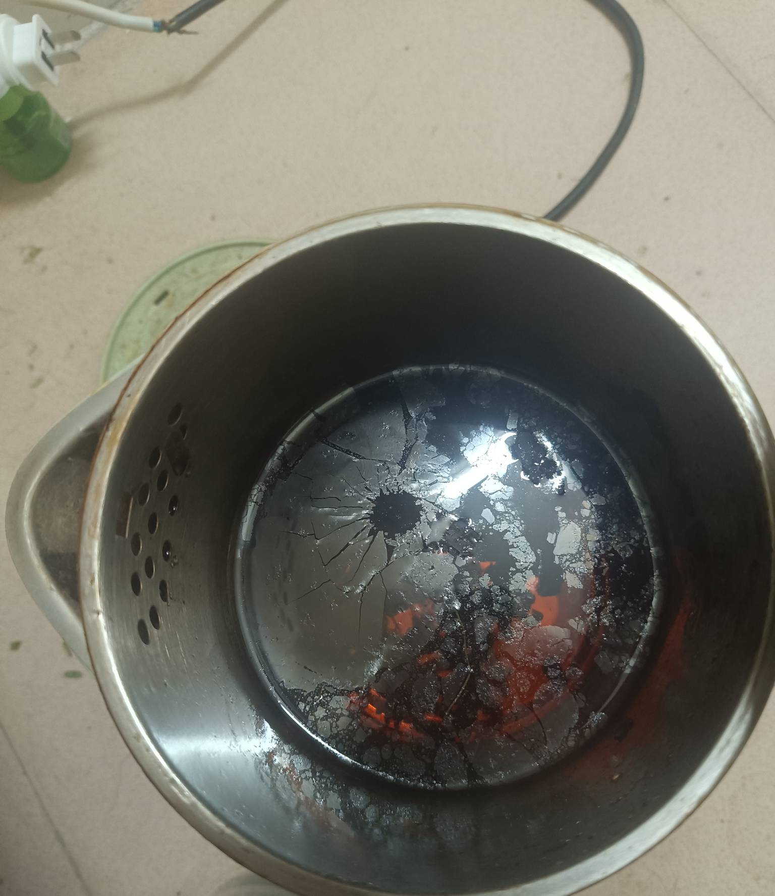 自来水浮上来一块一块的是什么  放茶叶烧开更明显，老哥们？


49 / 作者:开弓没有回头箭 / 