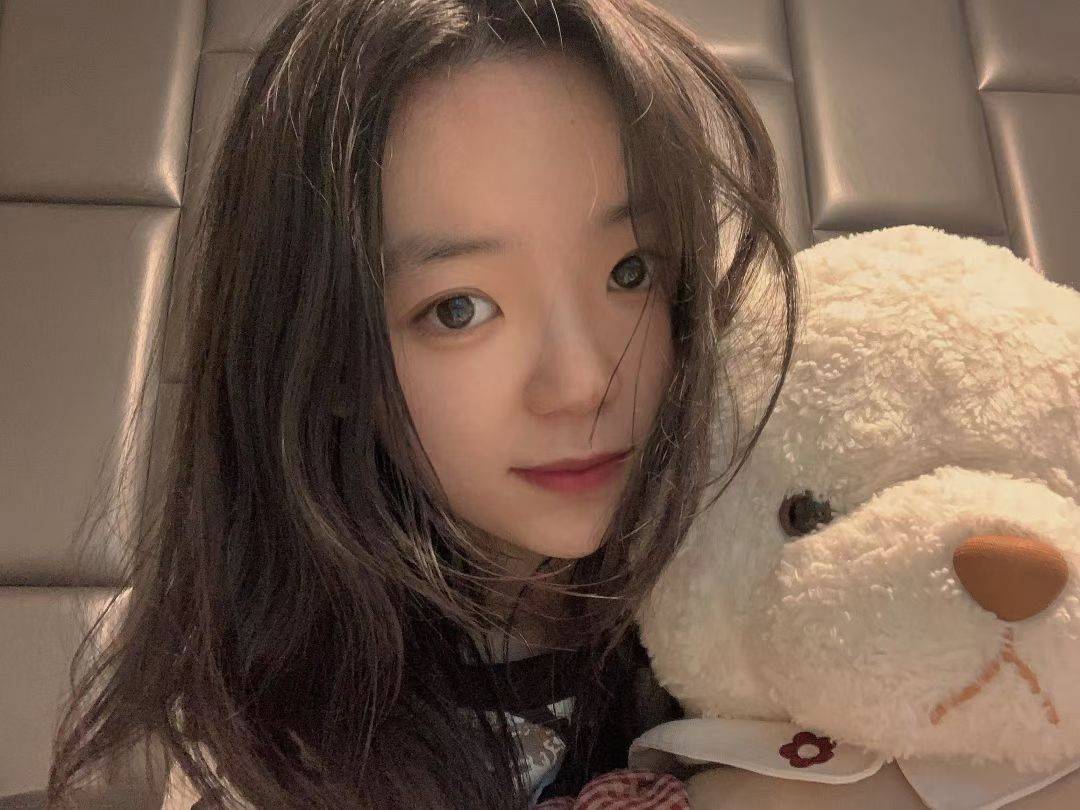 在抖音上评论终于卖出第一单
看在是妹子的份上便宜给了   还可以对着照片打


59 / 作者:击剑柿子 / 