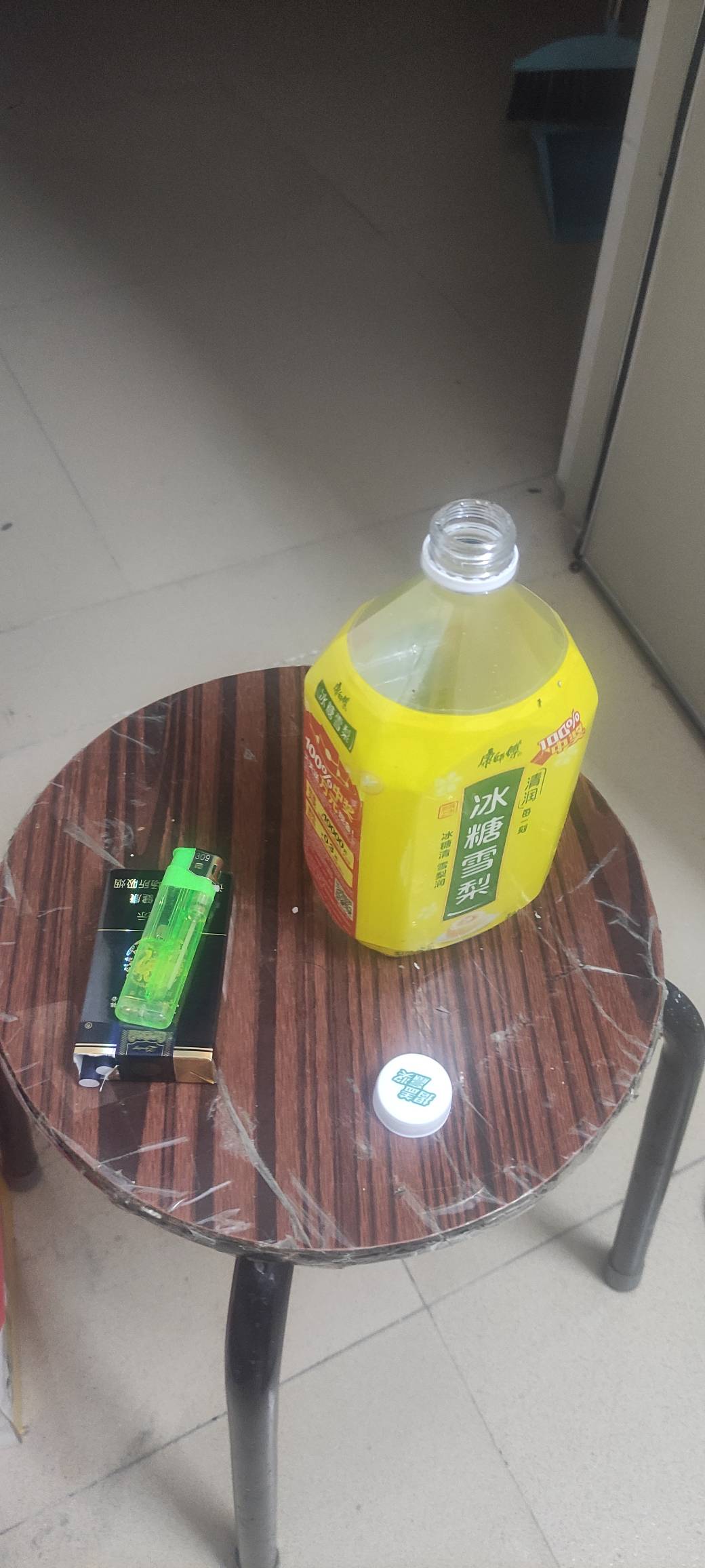 睡醒实在没烟抽了，跑去楼下跟商店老板记账了一包


5 / 作者:卡农派大星 / 